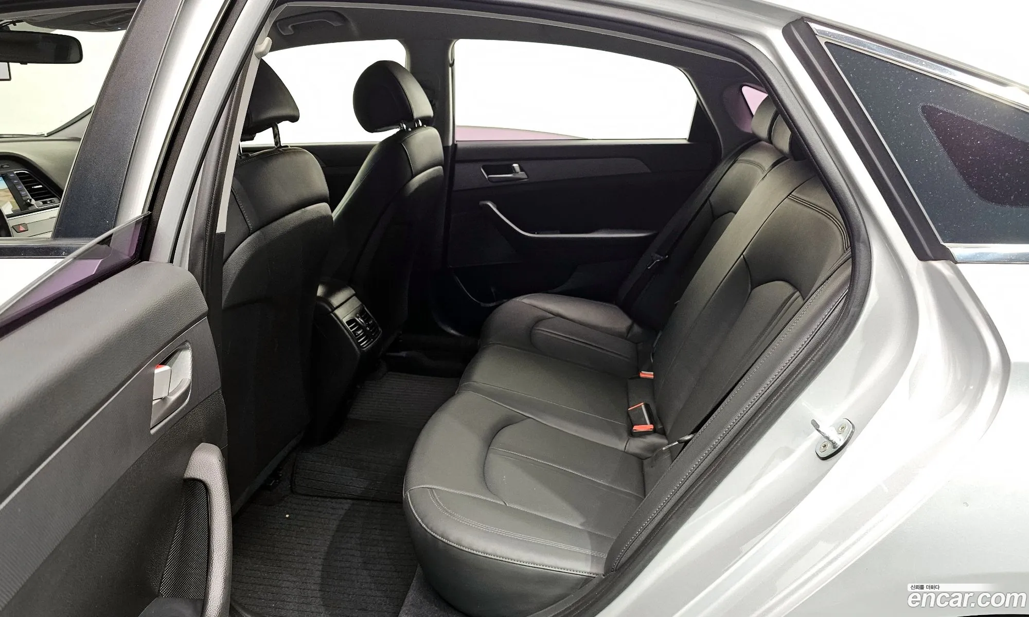 Hyundai LF Sonata 2016 — 14
