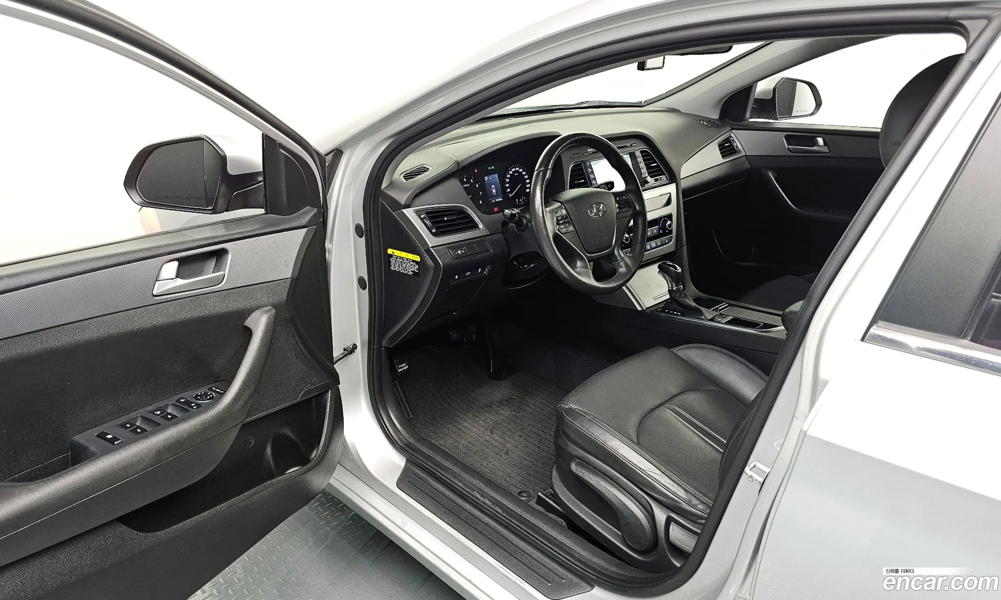Hyundai LF Sonata 2016 — 15