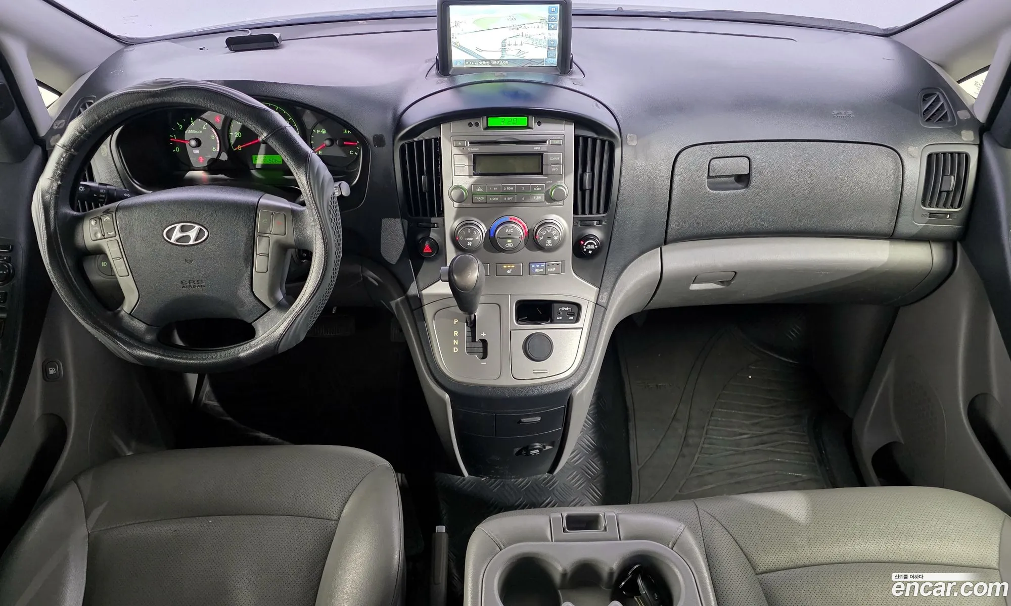 Hyundai Grand Starex 2013 — 19