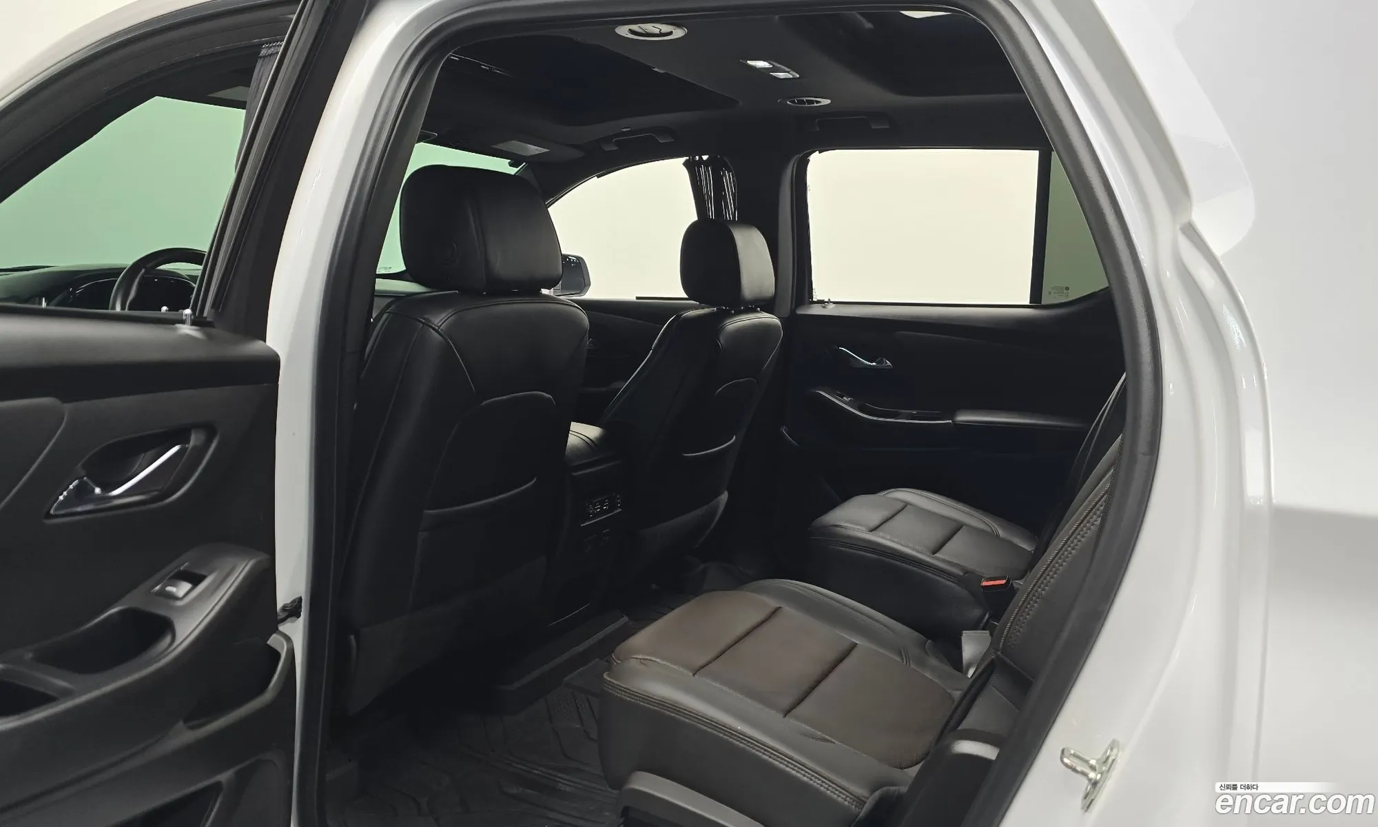 Chevrolet (GM Daewoo) Traverse 2022 — 16