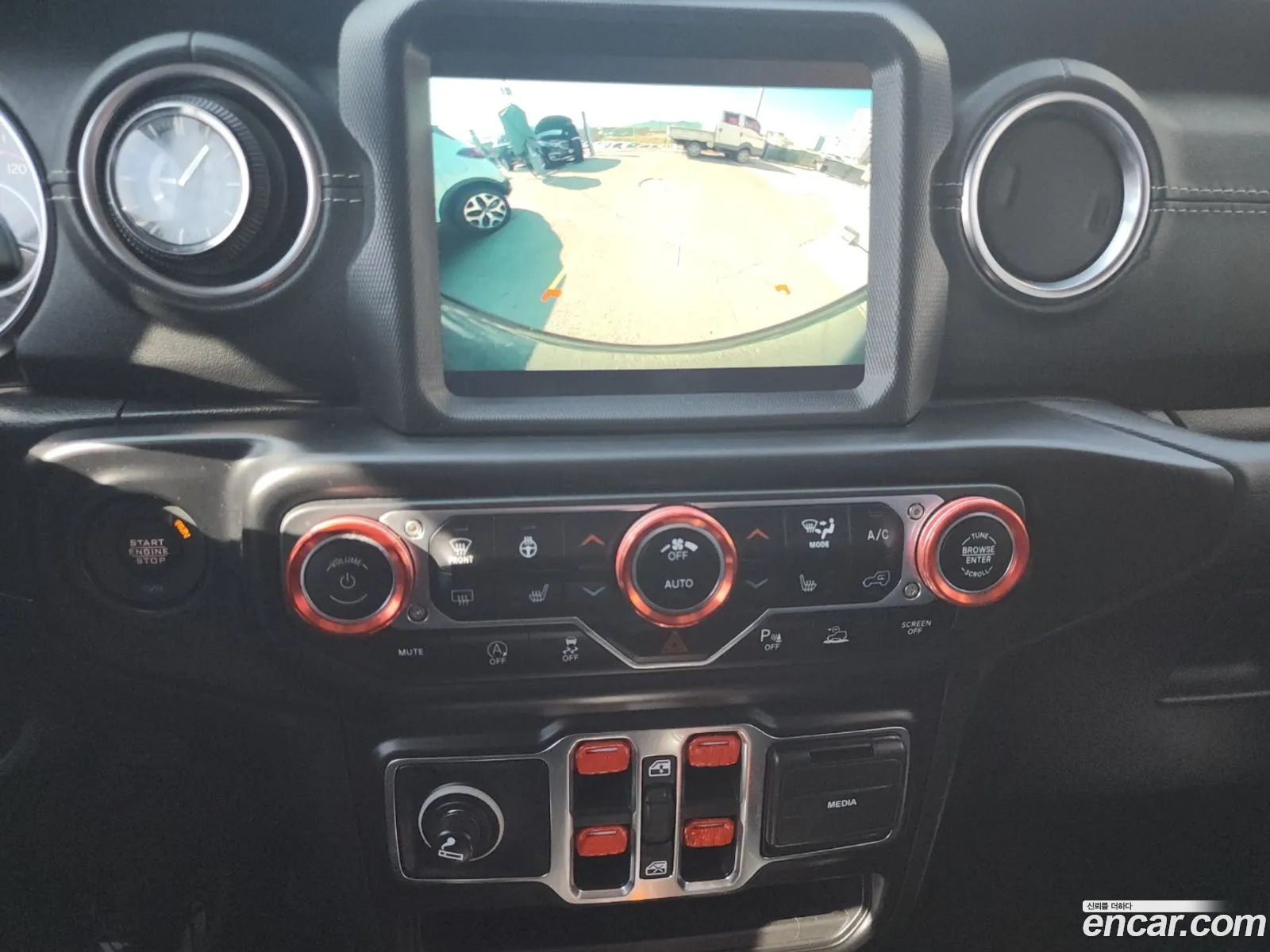 Jeep Wrangler 2021 — 15