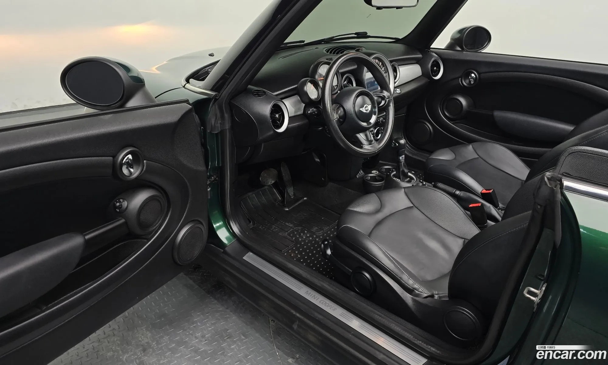 Mini Cooper Convertible 2015 WMWZN3103FT657100 — 4