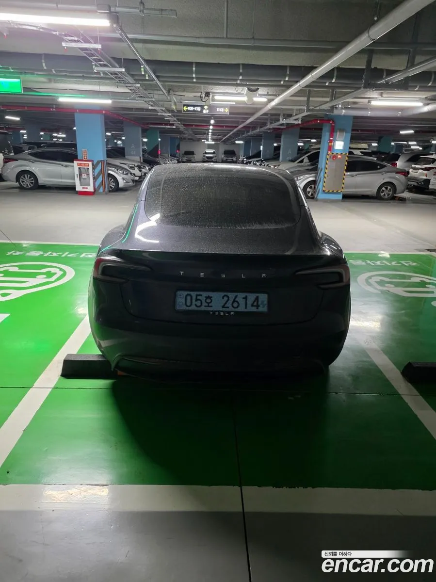 Tesla Model 3 2025 — 4