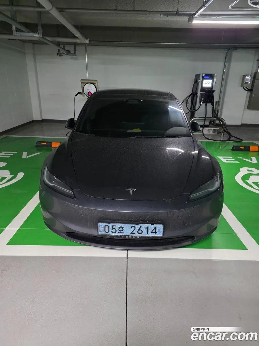 Tesla Model 3 2025 — 8