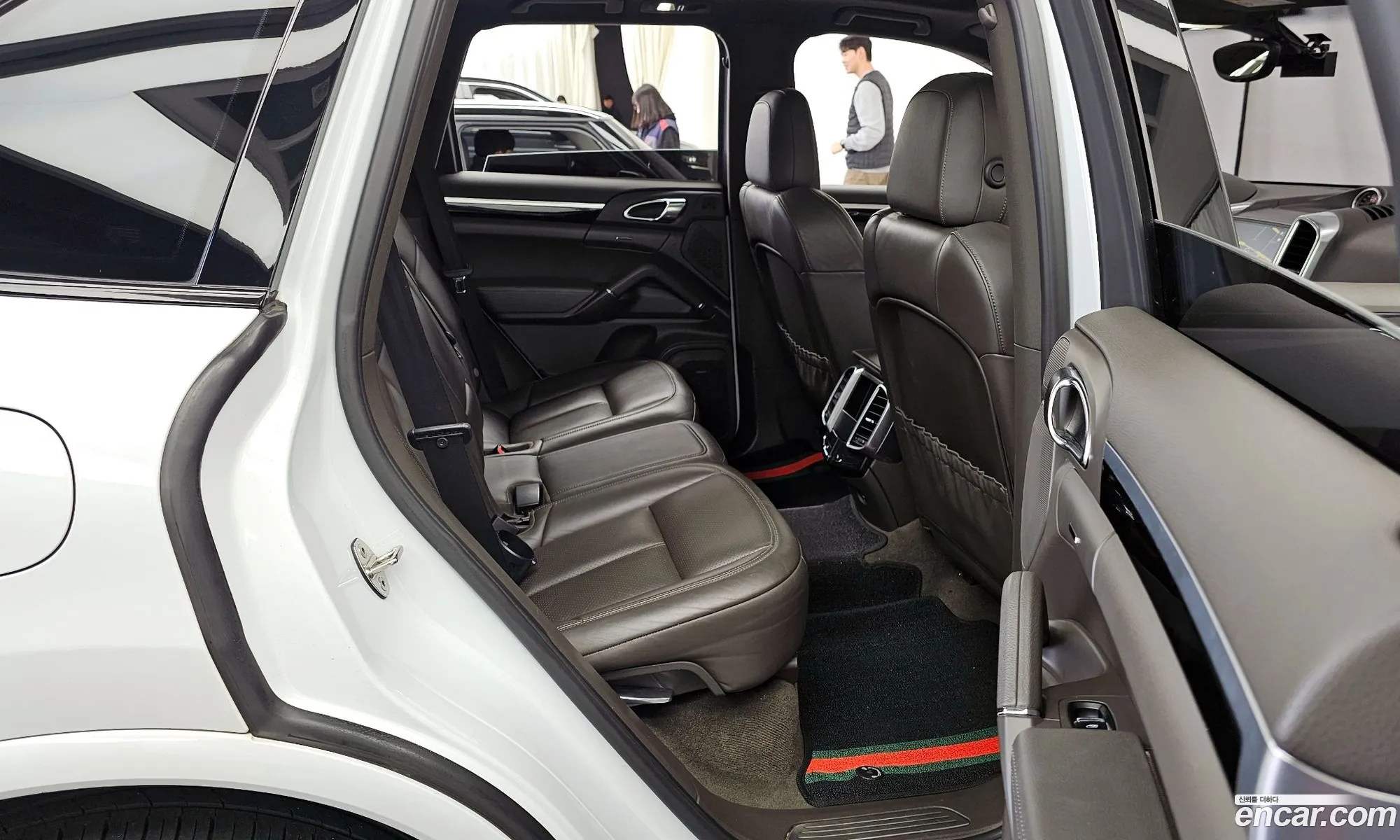 Porsche Cayenne 2017 WP1AF2925HLA28100 — 14