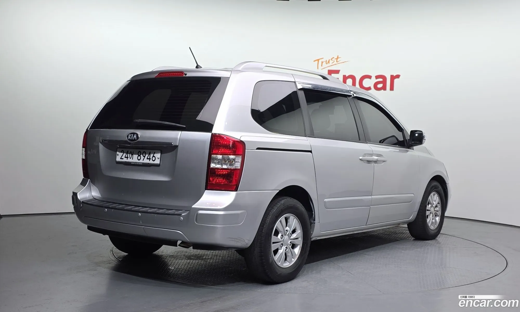 Kia Carnival R 2013 — 12