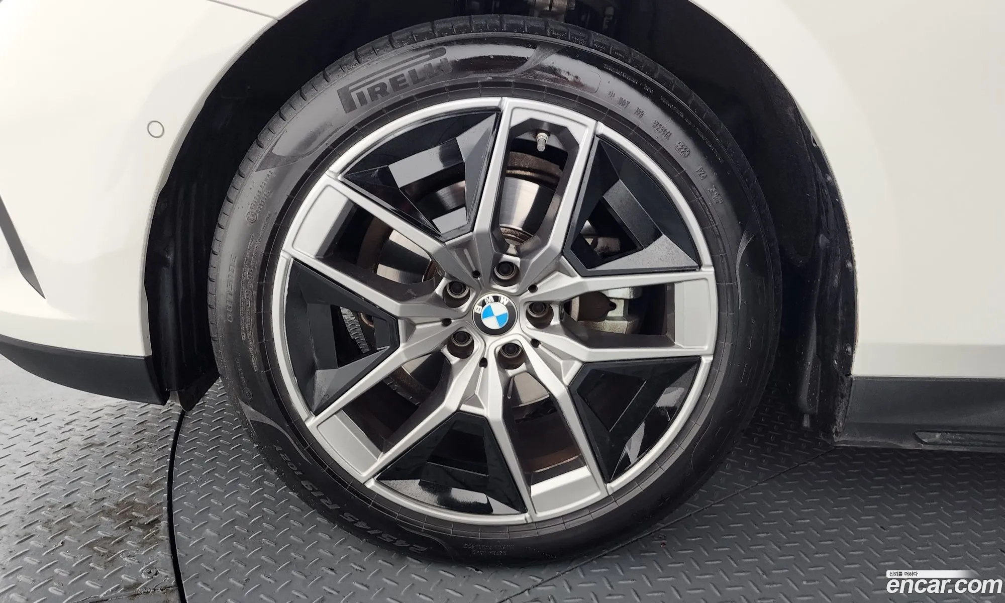 BMW 5 Series 2023 WBA21FJ07RCP40340 — 4