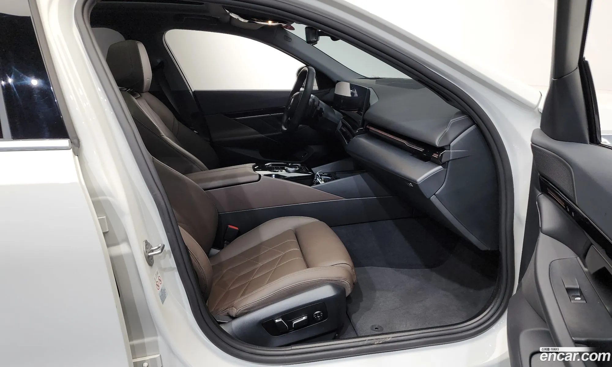 BMW 5 Series 2023 WBA21FJ07RCP40340 — 2