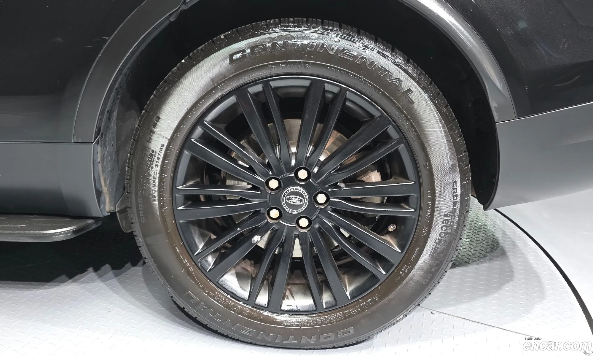 Land Rover Discovery 5 2017 SALRA2BK5HA039602 — 12