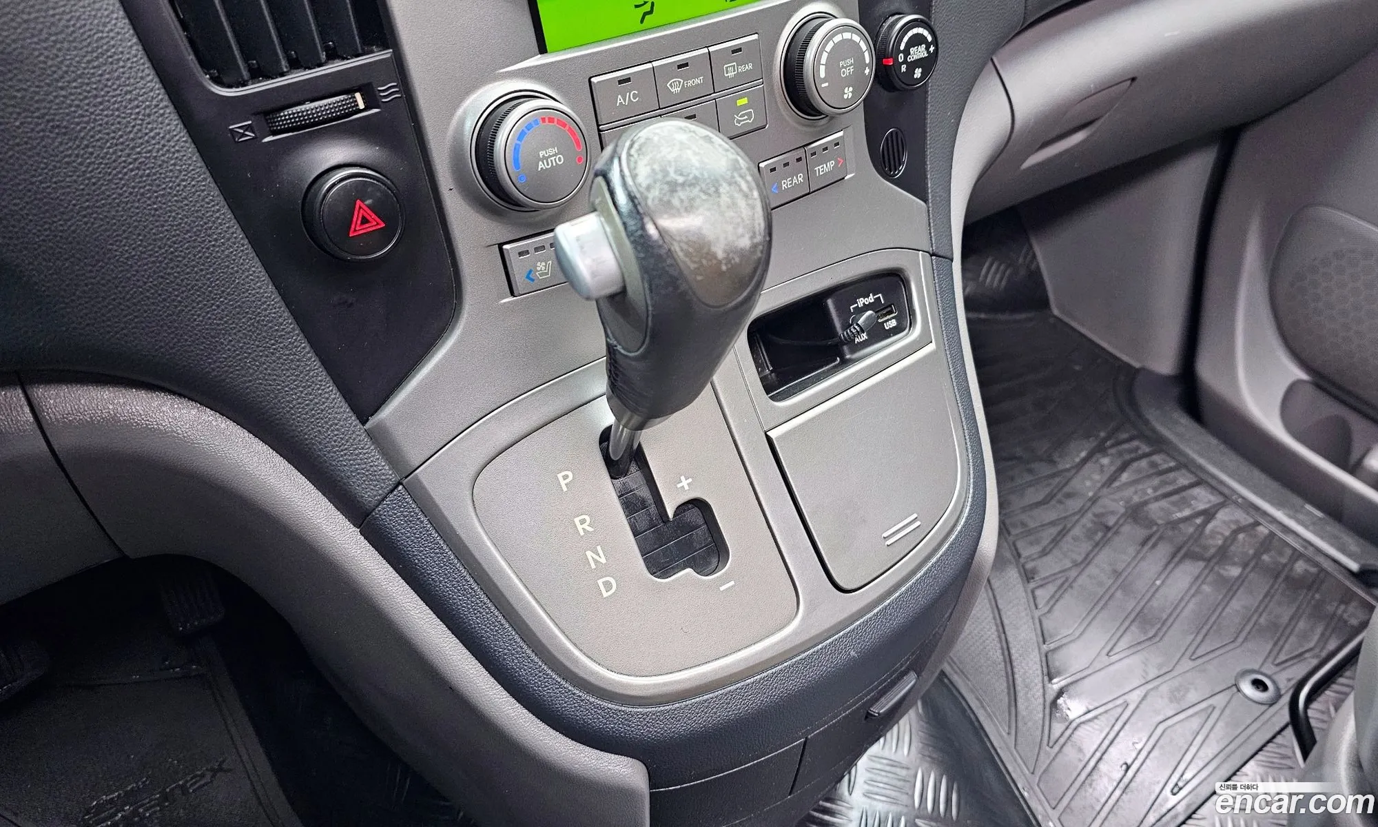 Hyundai Grand Starex 2012 — 16