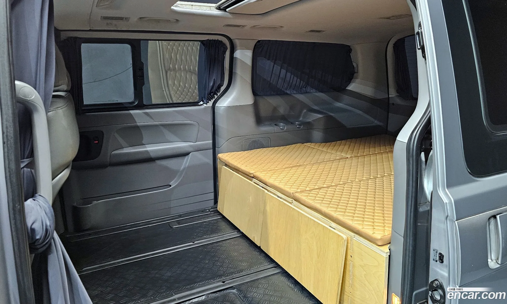 Hyundai Grand Starex 2012 — 17