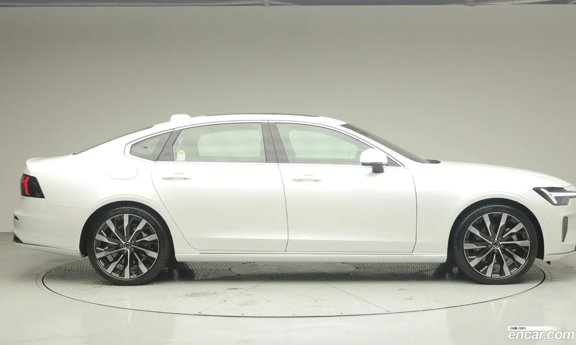 Volvo S90 2025 — 2