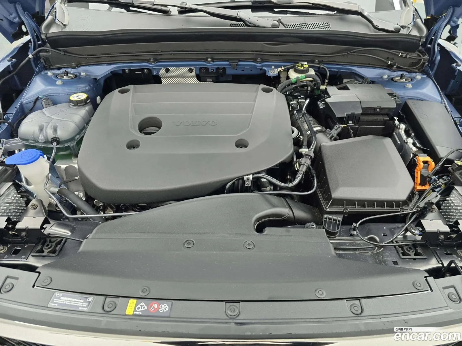 Volvo XC40 2025 — 2