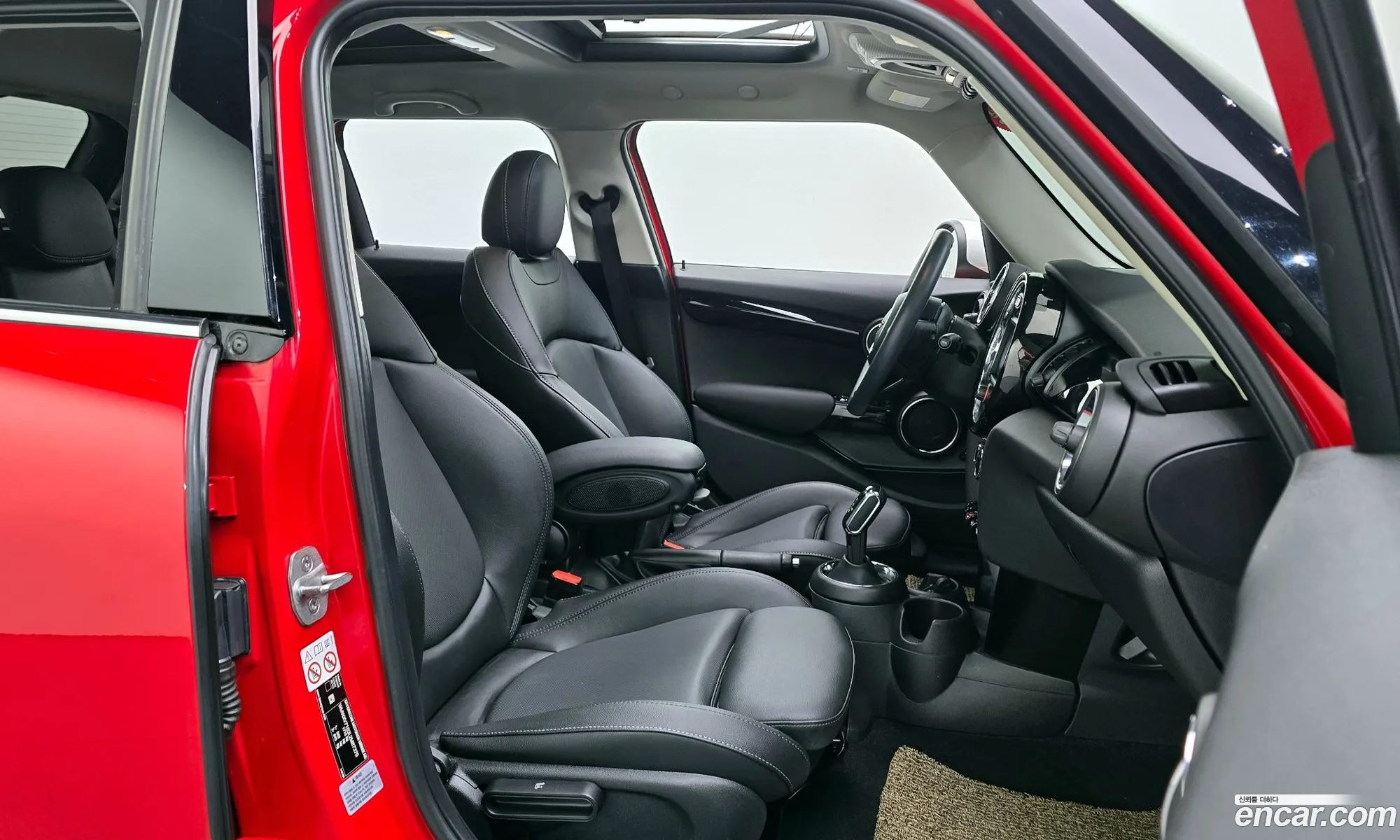 Mini Cooper 2020 WMWXV7103L2M87370 — 4