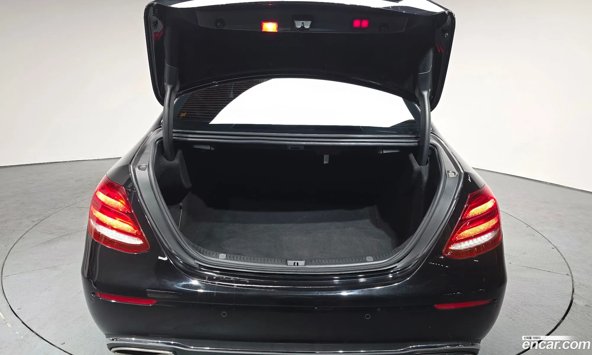Mercedes-Benz E-Class W213 2018 WDDZF4JB6JA404645 — 2
