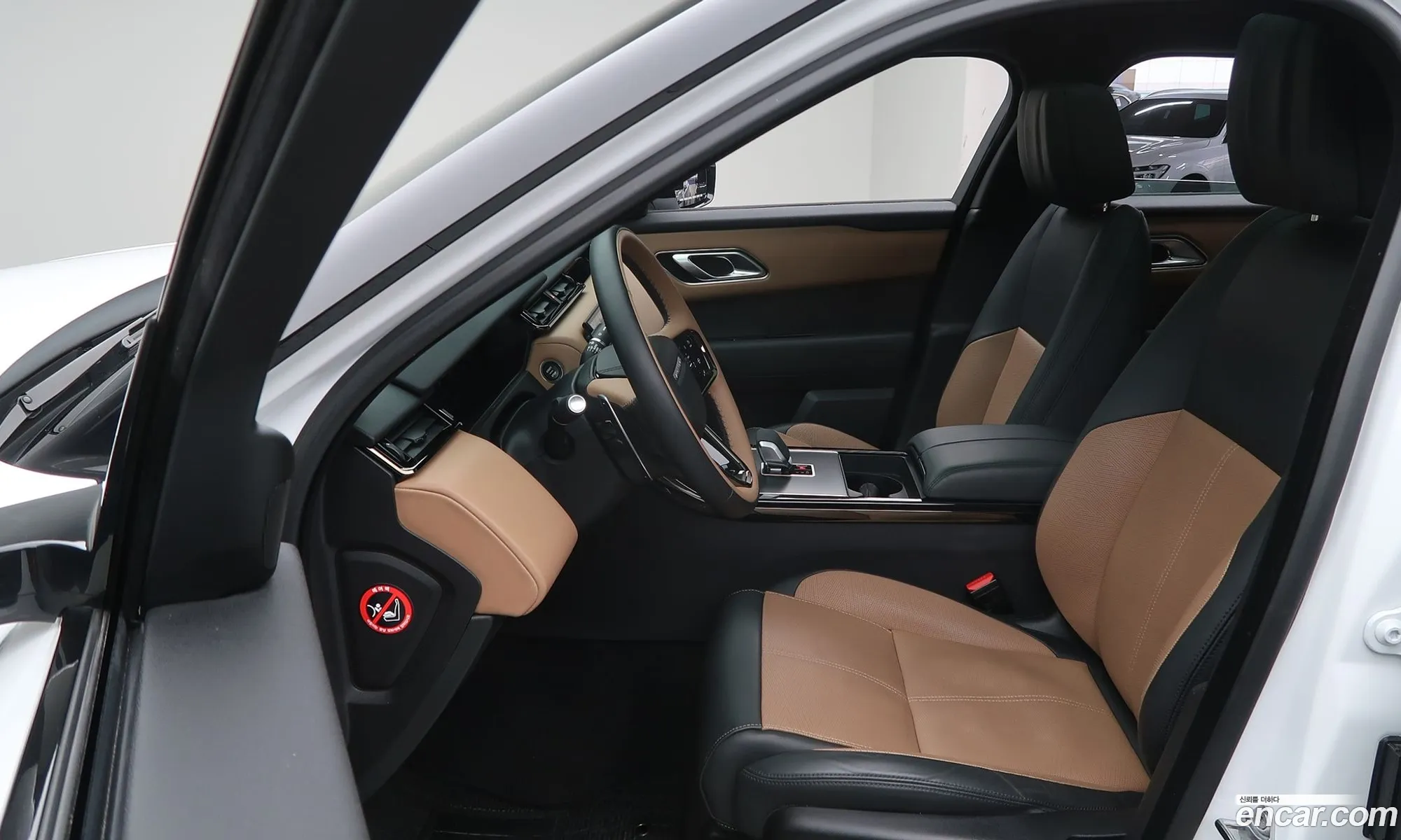 Land Rover Range Rover Velar 2024 — 16