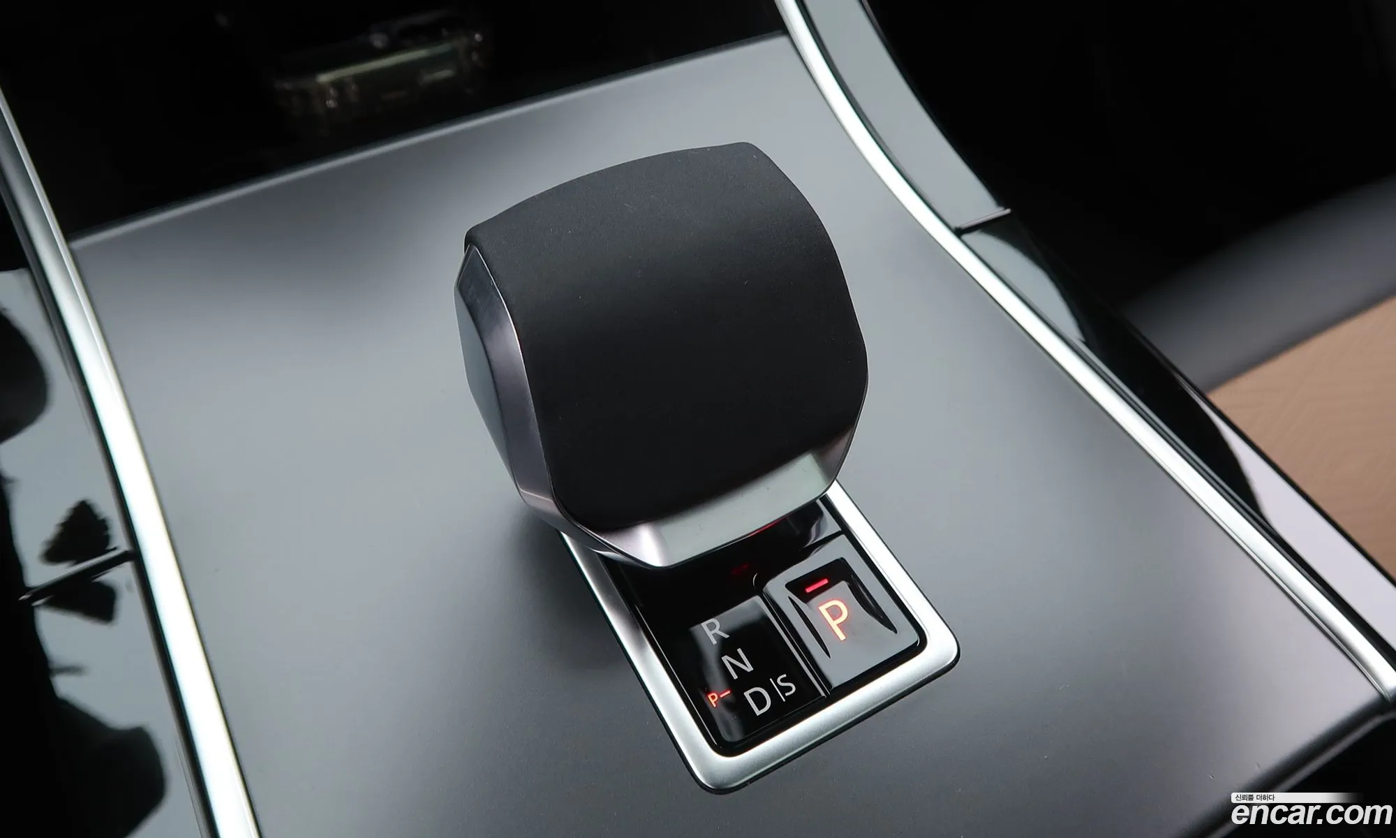 Land Rover Range Rover Velar 2024 — 15