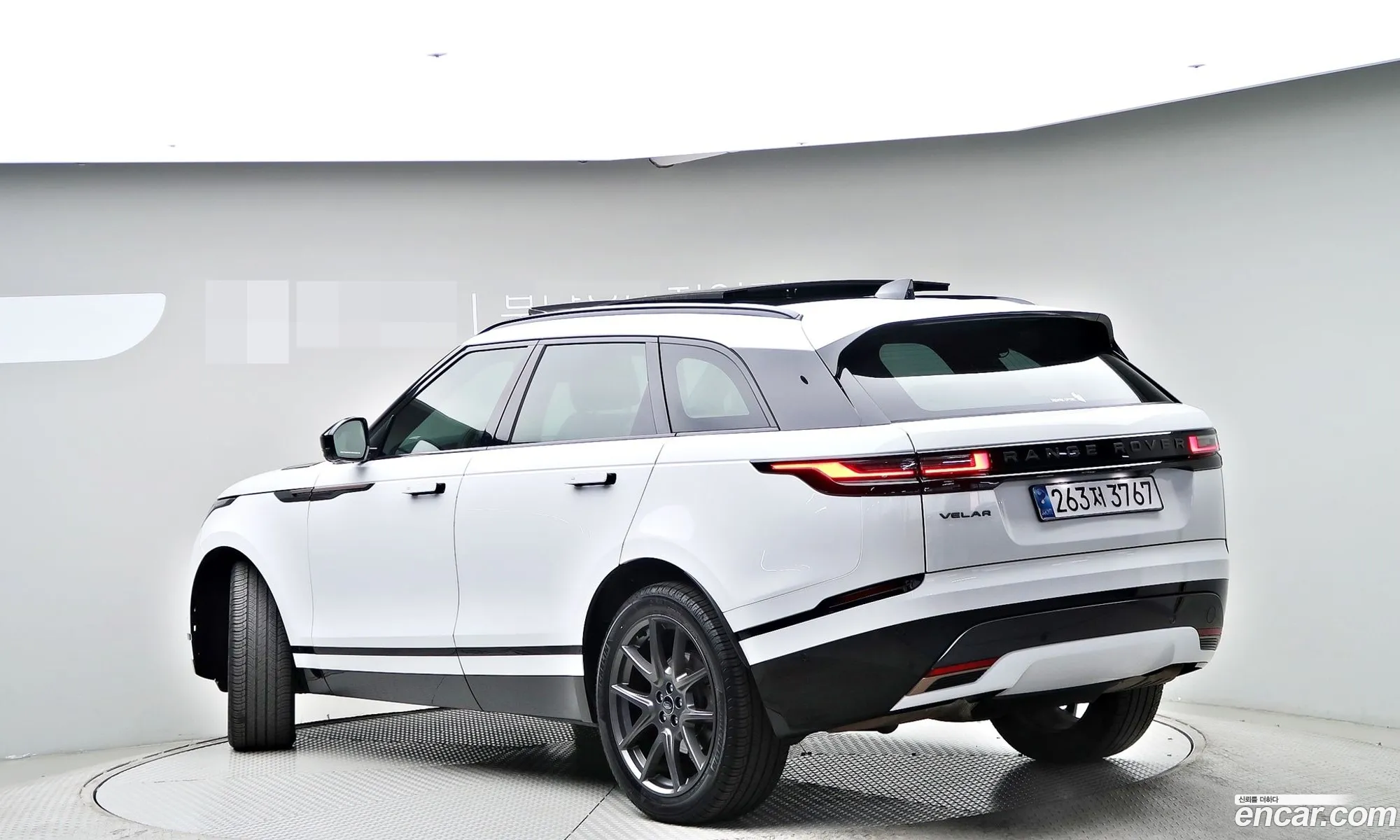 Land Rover Range Rover Velar 2024 — 8
