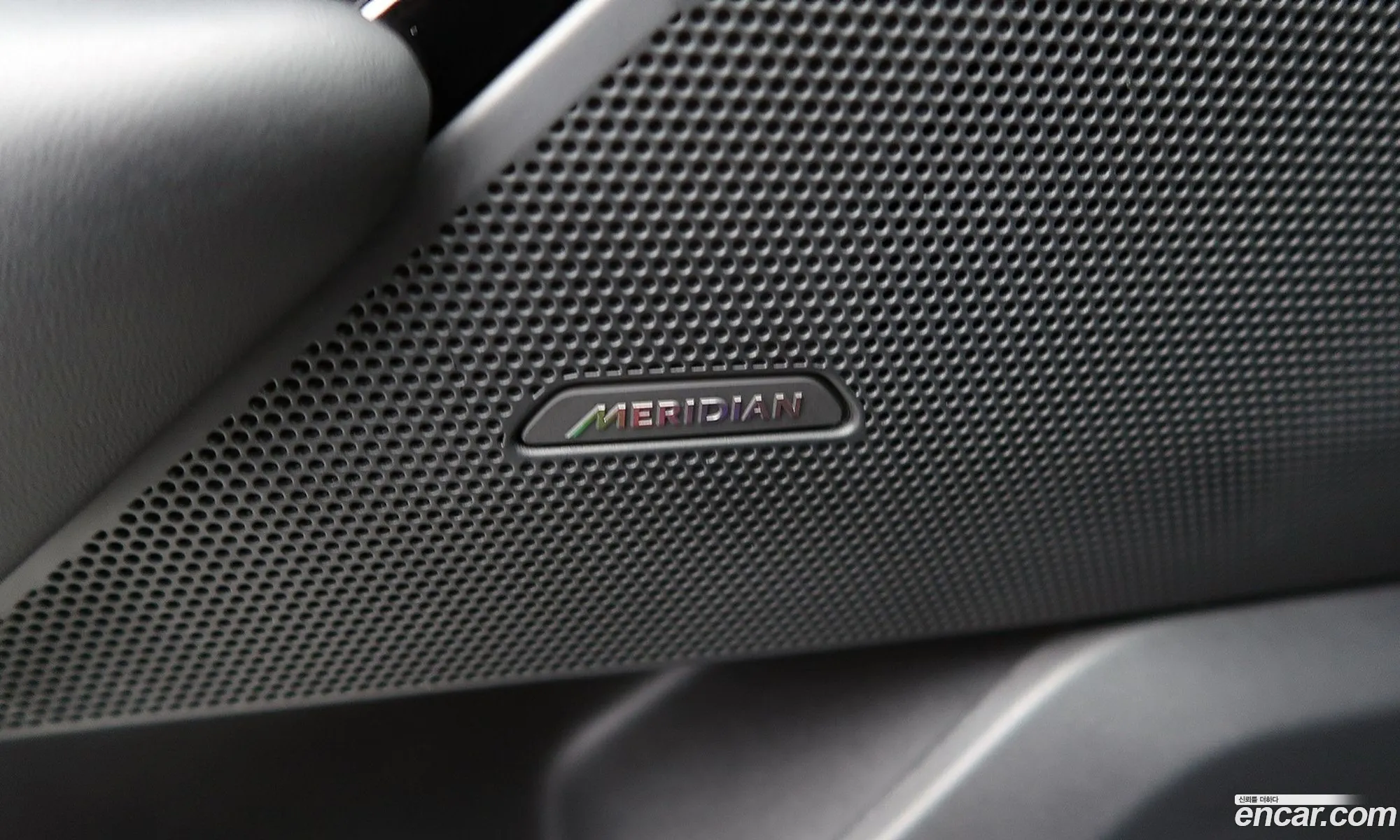 Land Rover Range Rover Velar 2024 — 12