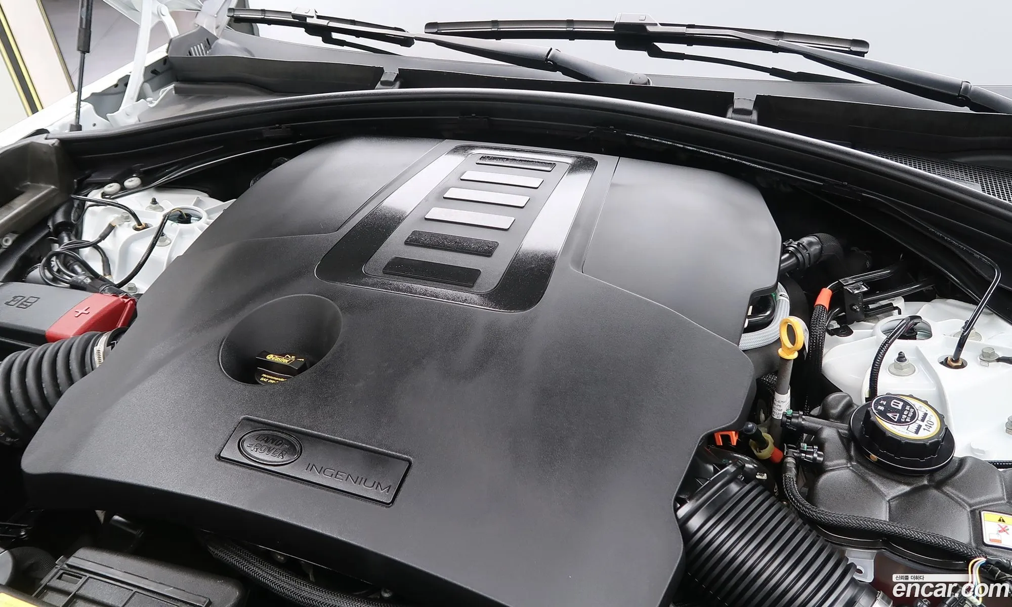 Land Rover Range Rover Velar 2024 — 4