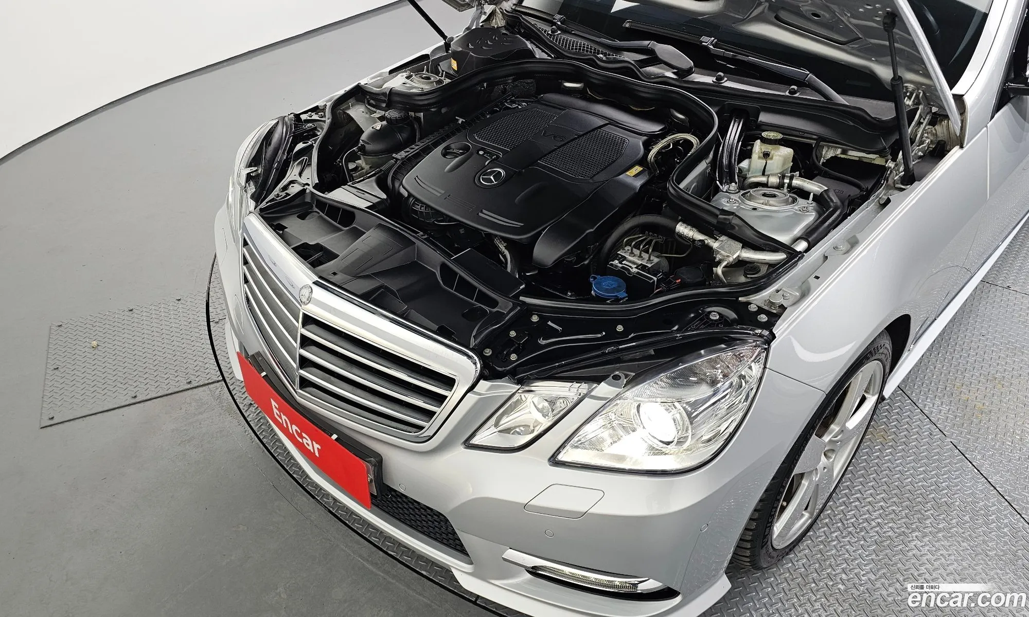 Mercedes-Benz E-Class W212 2013 WDDHF5FB5DA709553 — 16