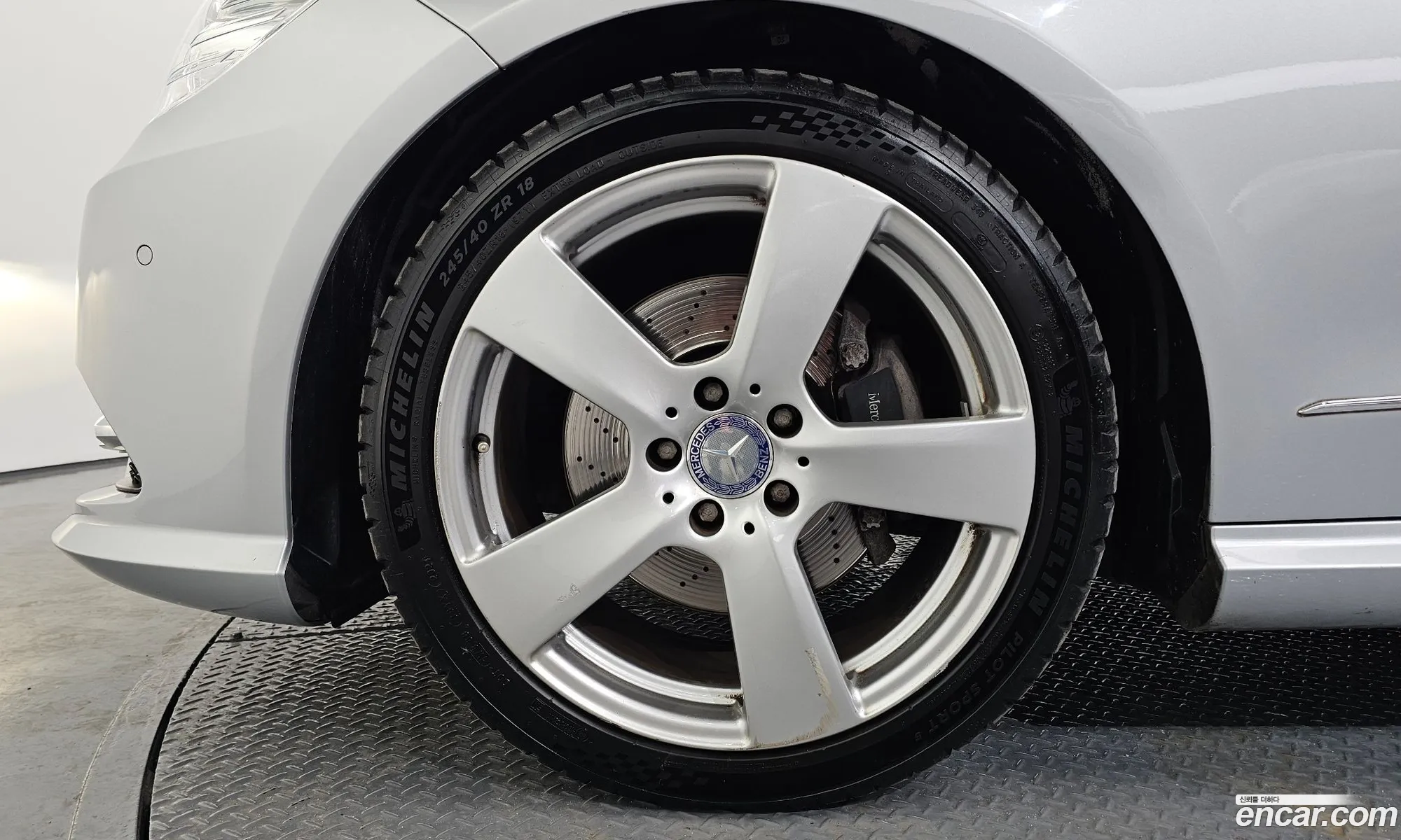 Mercedes-Benz E-Class W212 2013 WDDHF5FB5DA709553 — 18