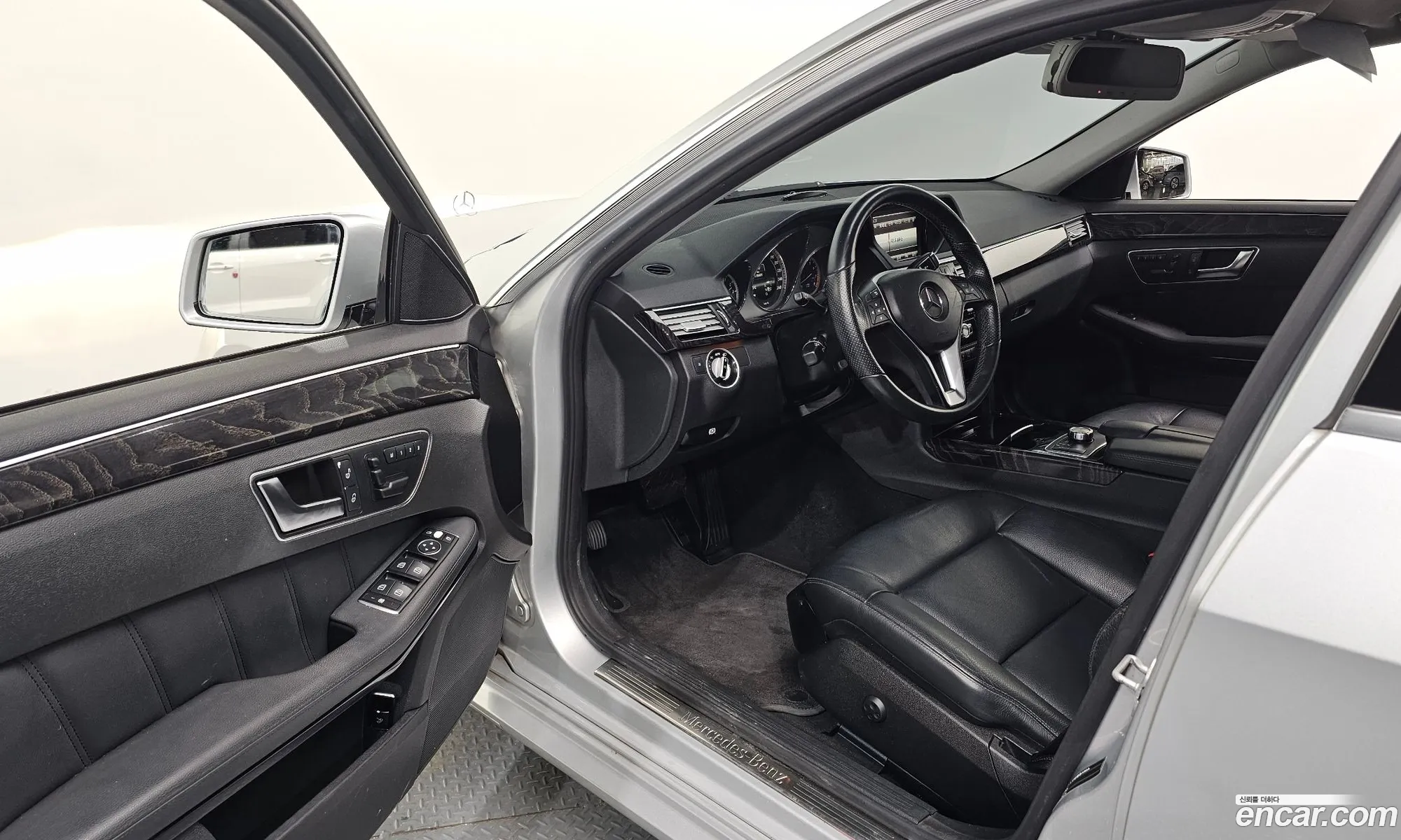 Mercedes-Benz E-Class W212 2013 WDDHF5FB5DA709553 — 20