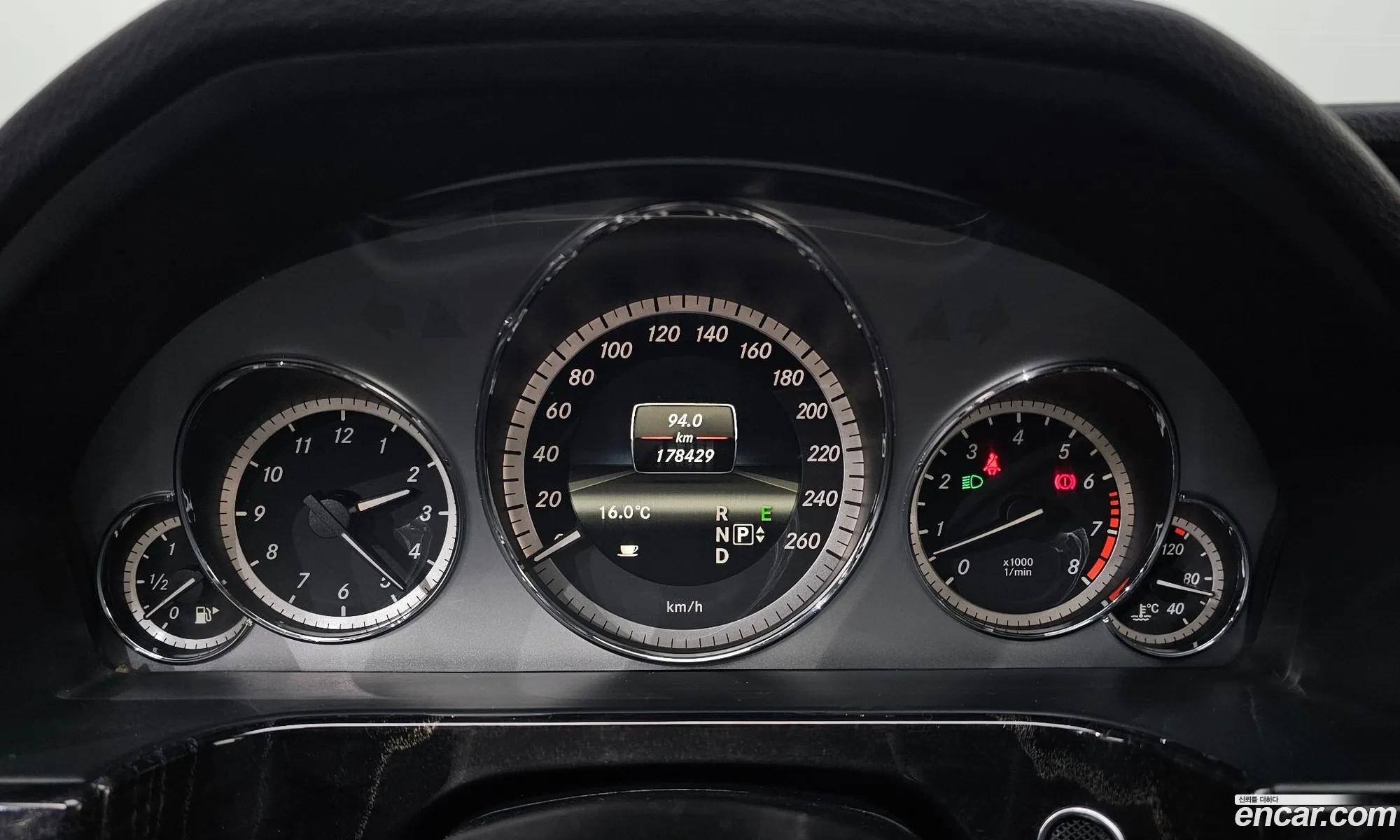Mercedes-Benz E-Class W212 2013 WDDHF5FB5DA709553 — 10