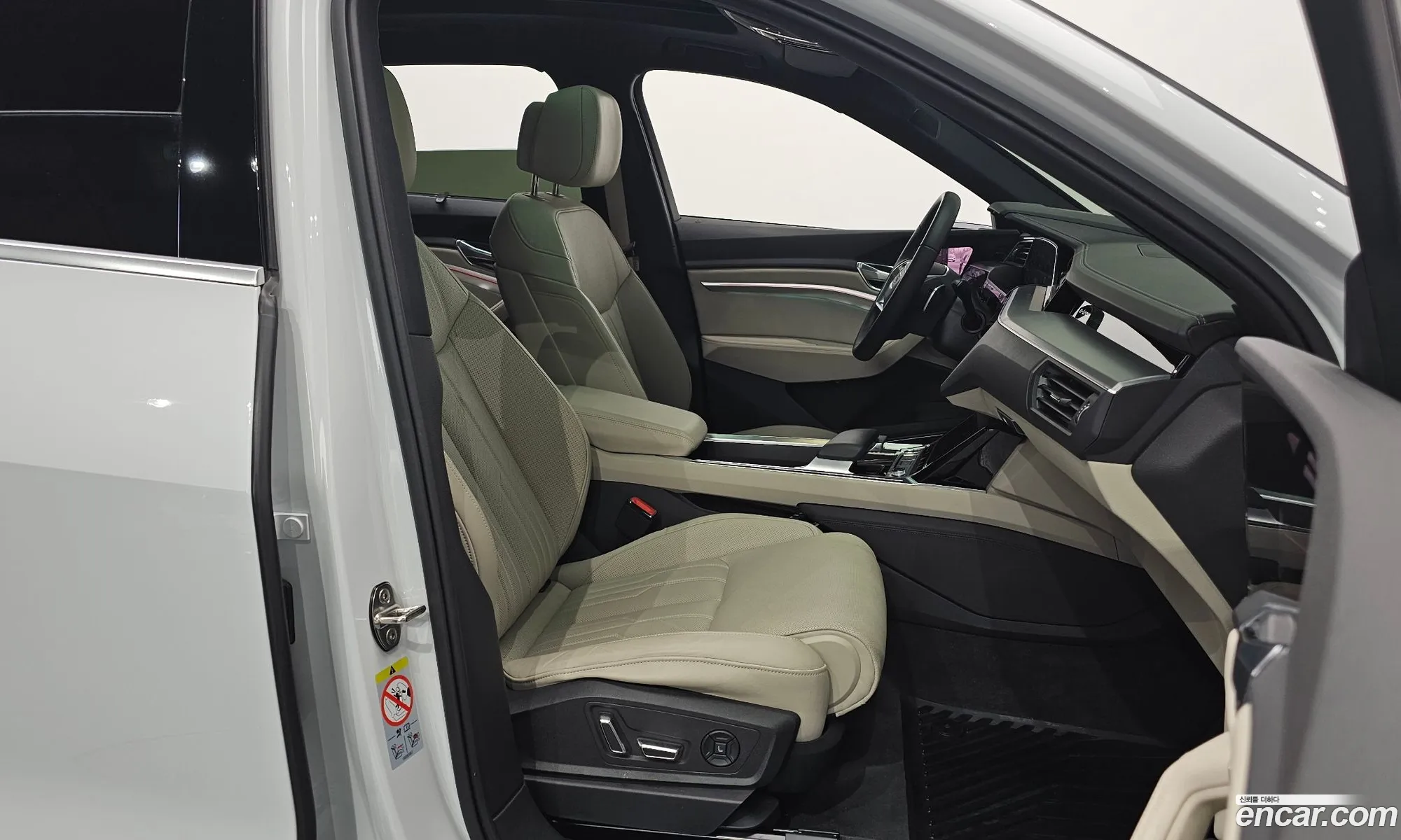 Audi e-tron 2023 WAUZZZGE3PB003165 — 6