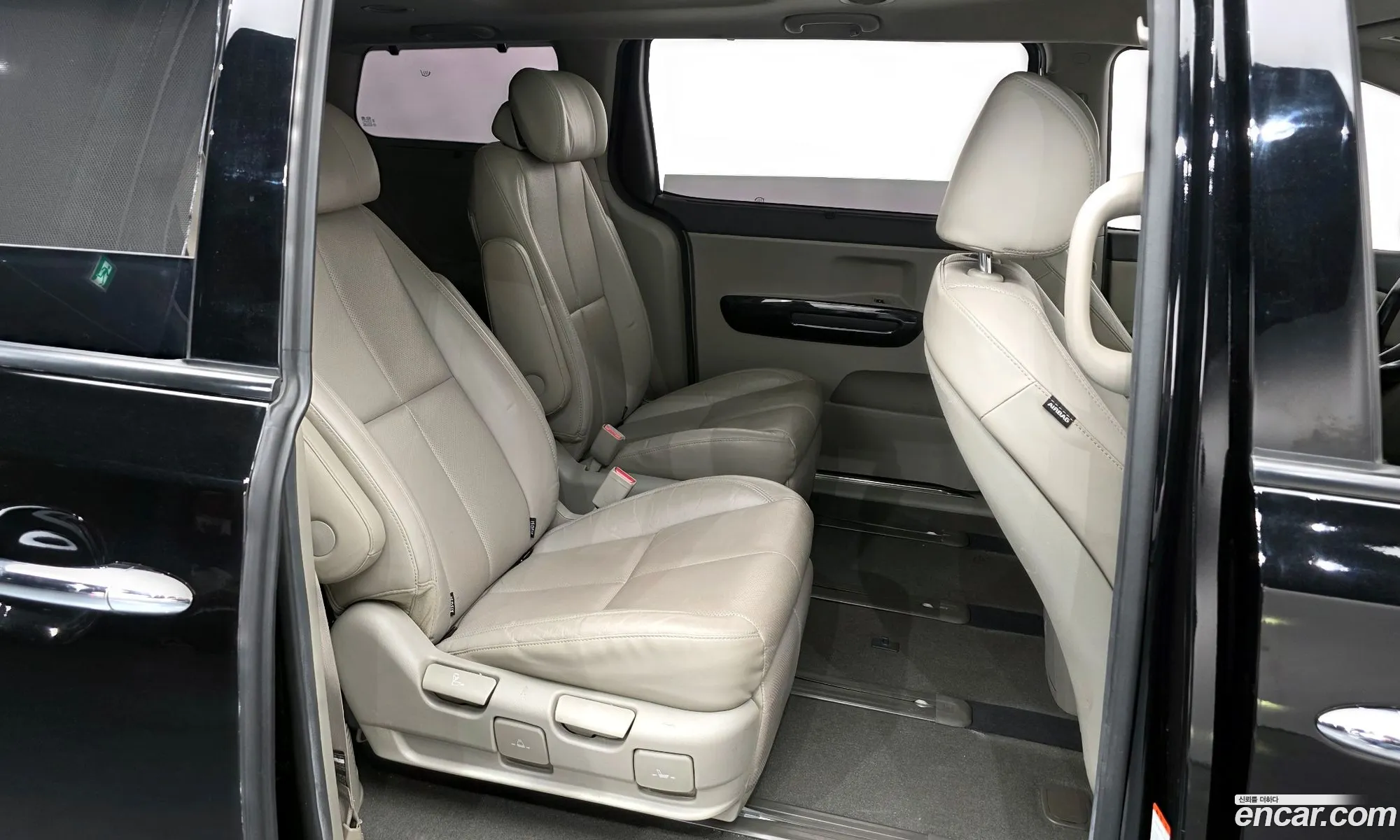 Kia Carnival 2017 KNAME81ABJS378715 — 3
