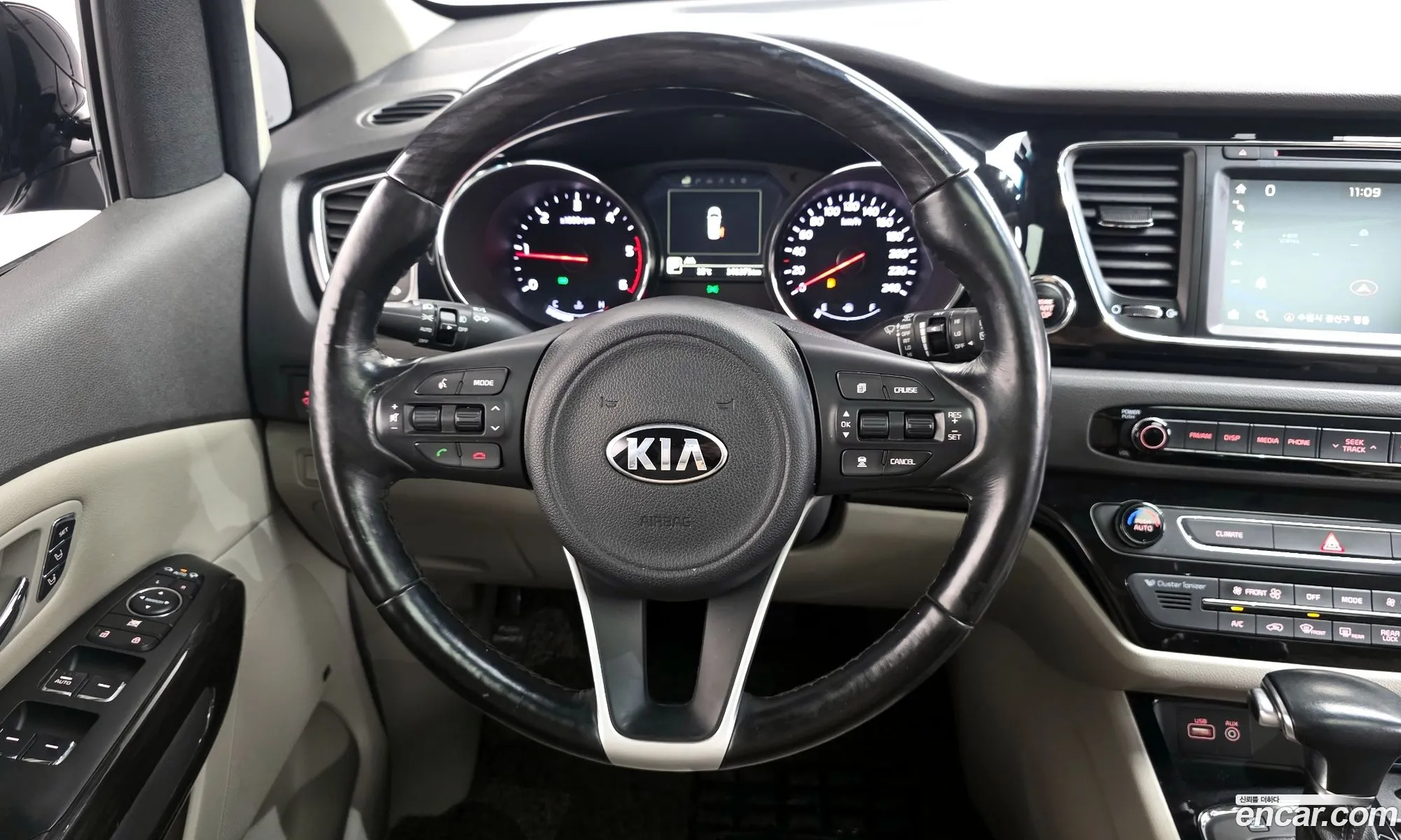 Kia Carnival 2017 KNAME81ABJS378715 — 9