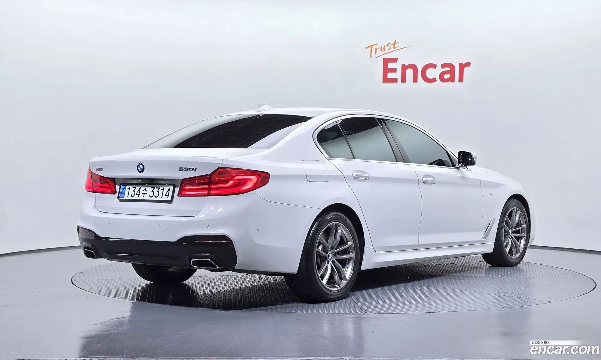 BMW 5 Series 2018 WBAJD3108JWC13737 — 10