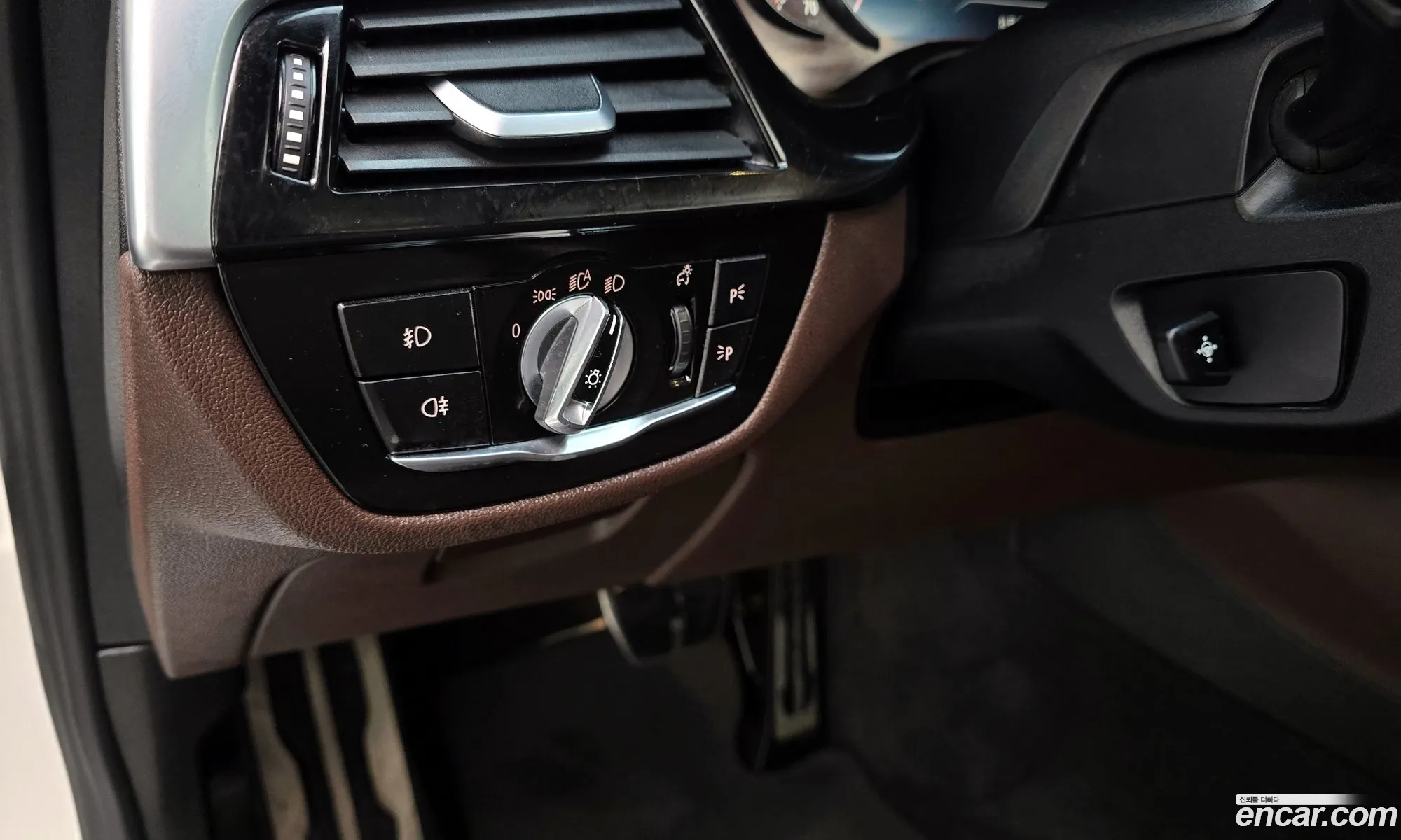 BMW 5 Series 2018 WBAJD3108JWC13737 — 4