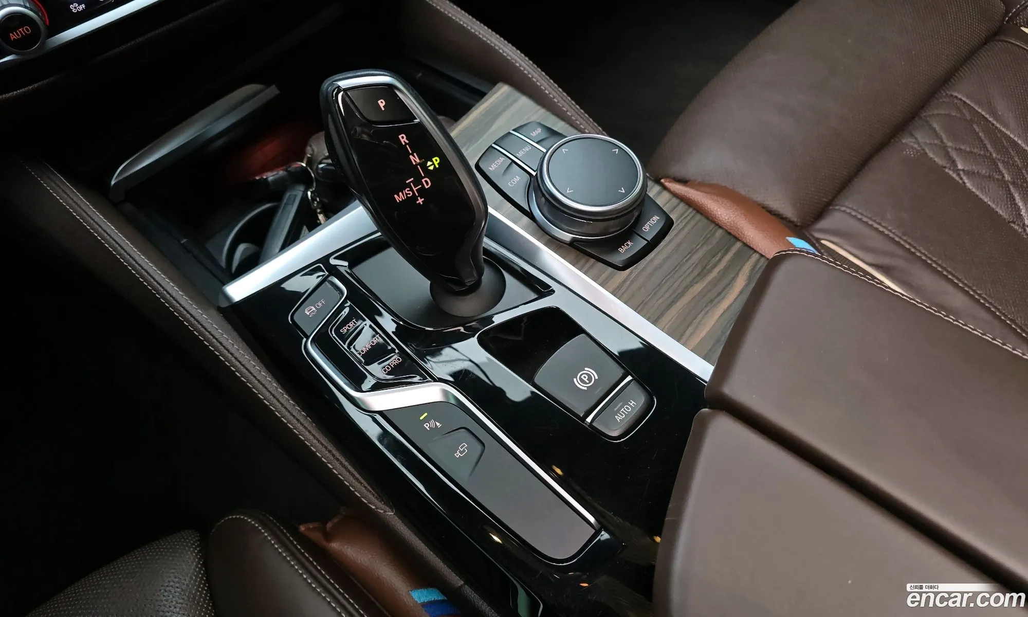 BMW 5 Series 2018 WBAJD3108JWC13737 — 11