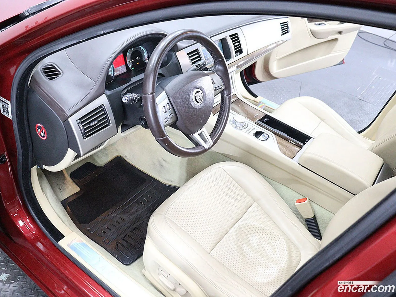 Jaguar XF 2009 — 18