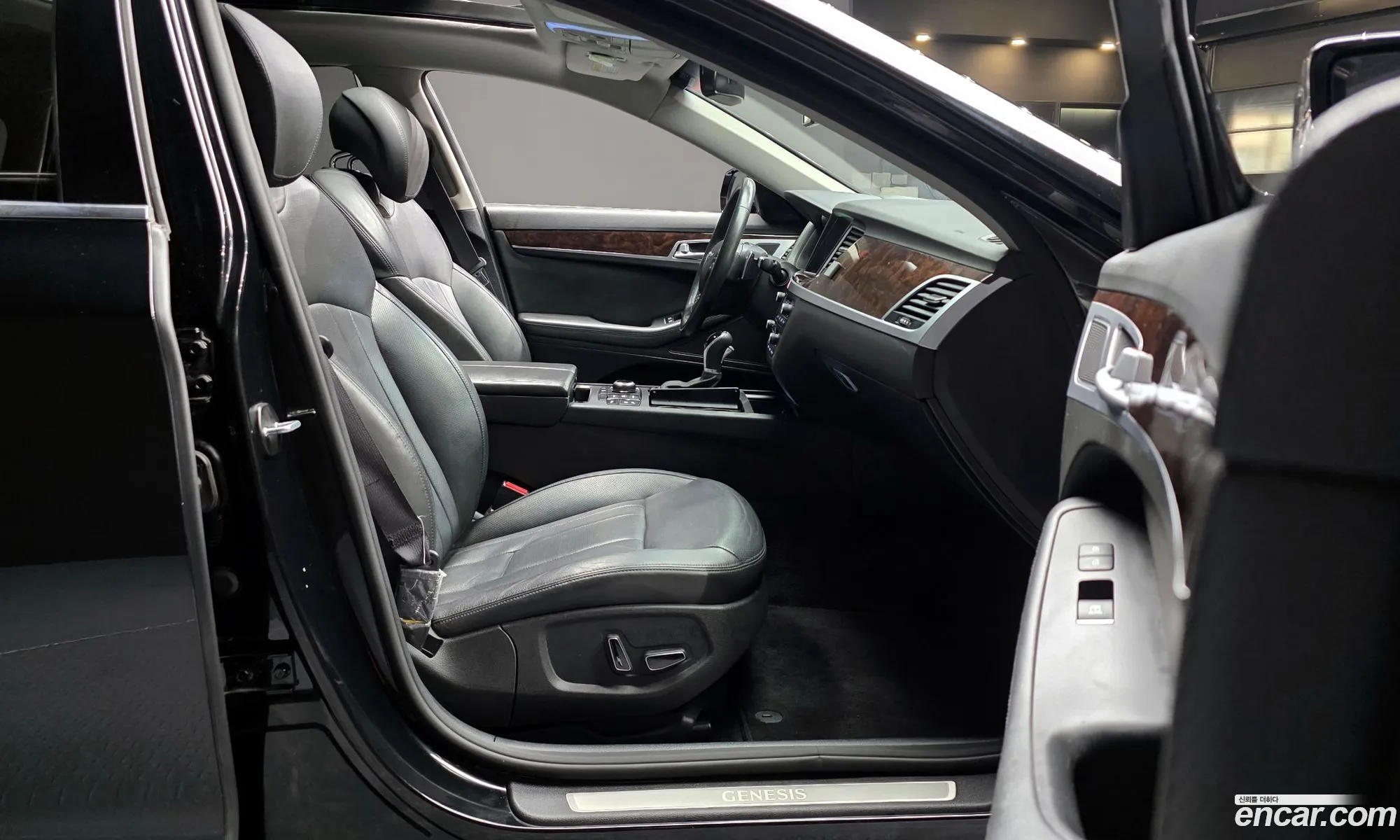 Hyundai Genesis DH 2015 — 17