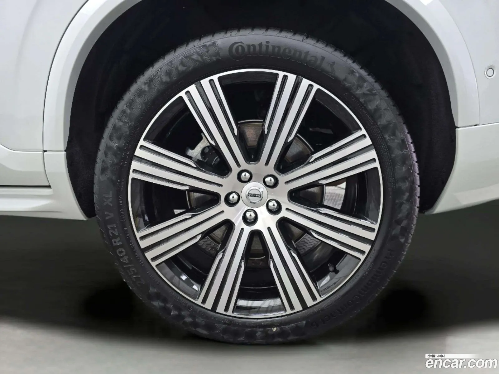 Volvo XC90 2025 — 2