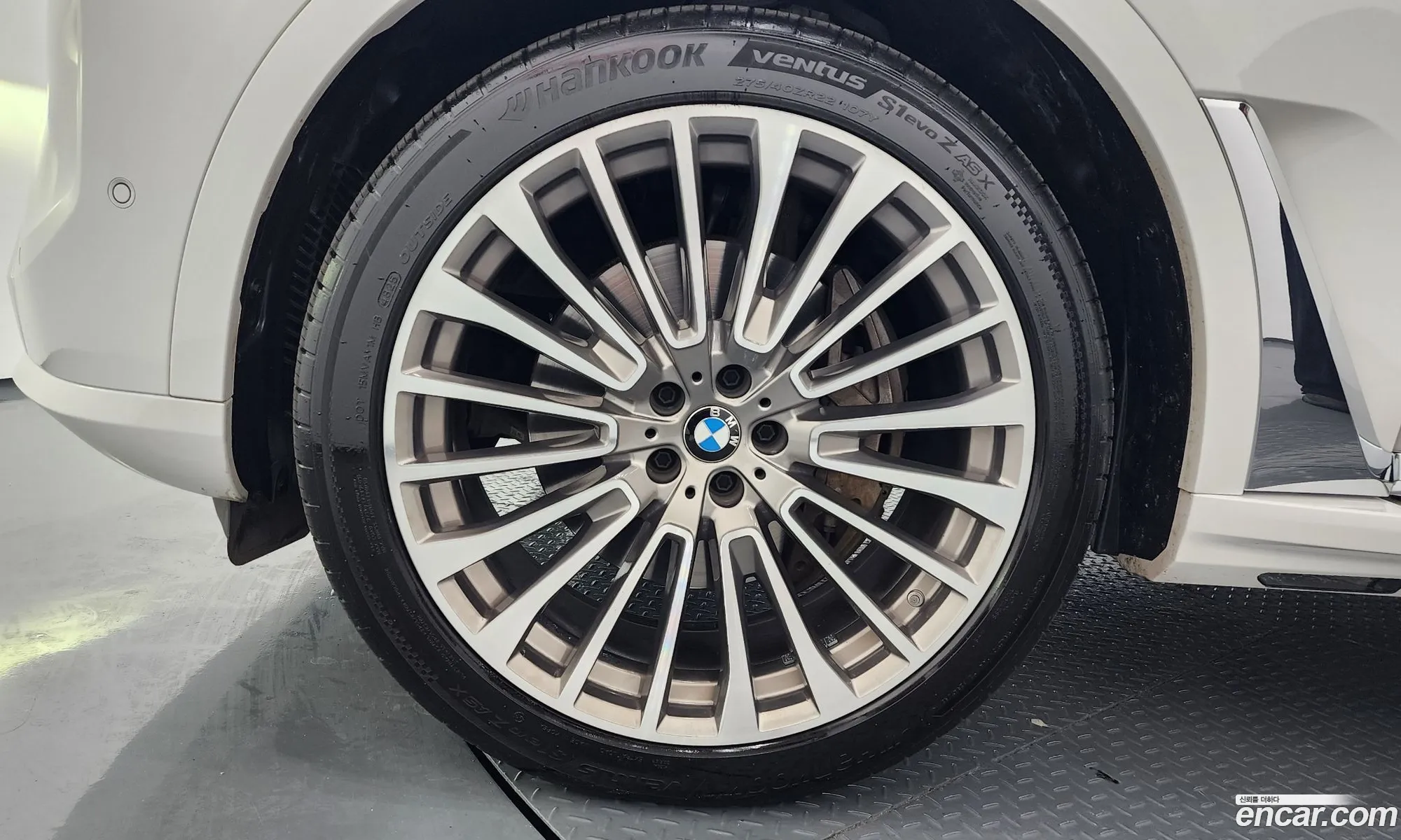 BMW X7 2023 WBA21EN09P9P08830 — 3