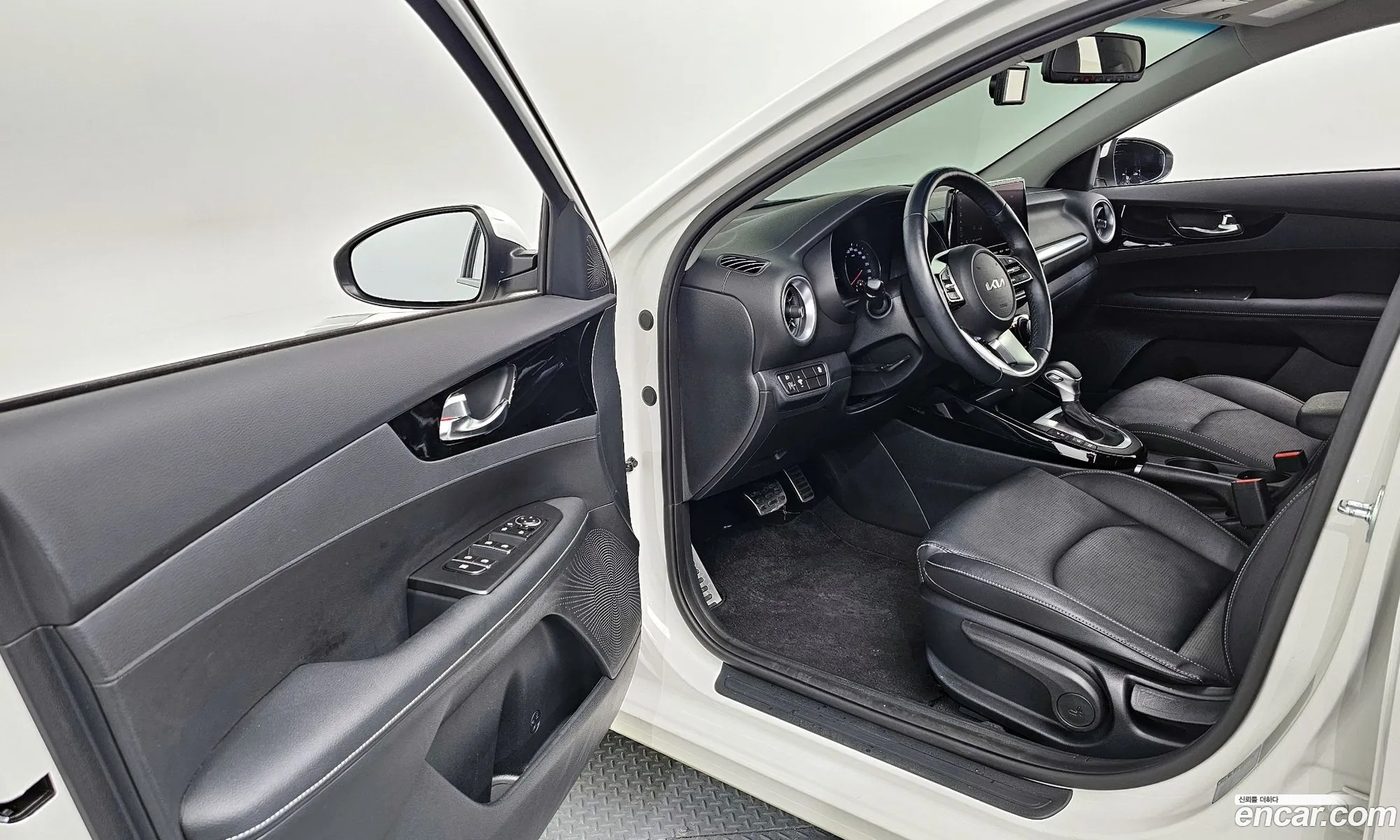 Kia K3 2024 — 17