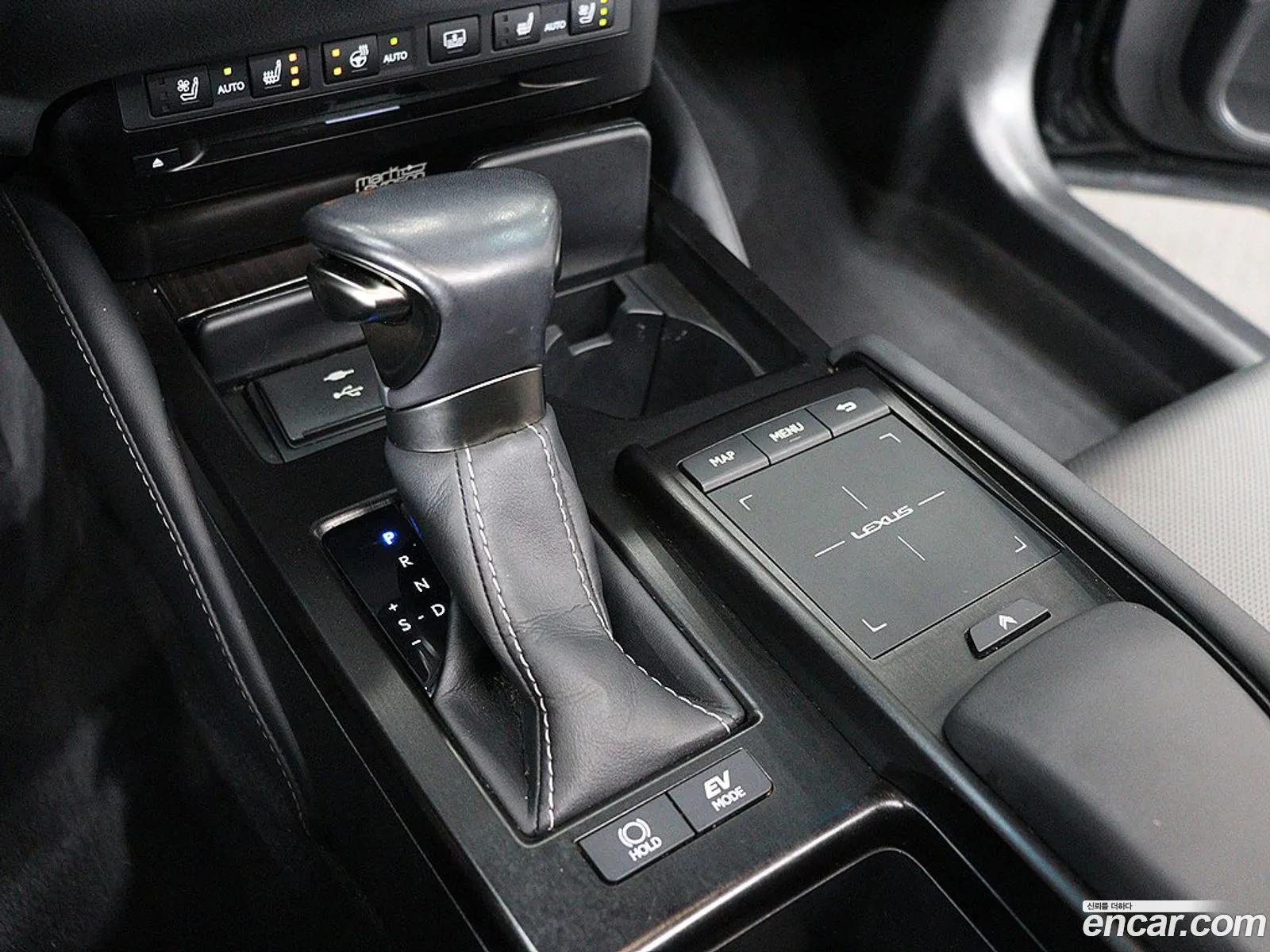 Lexus ES300h 7th Gen 2021 — 10