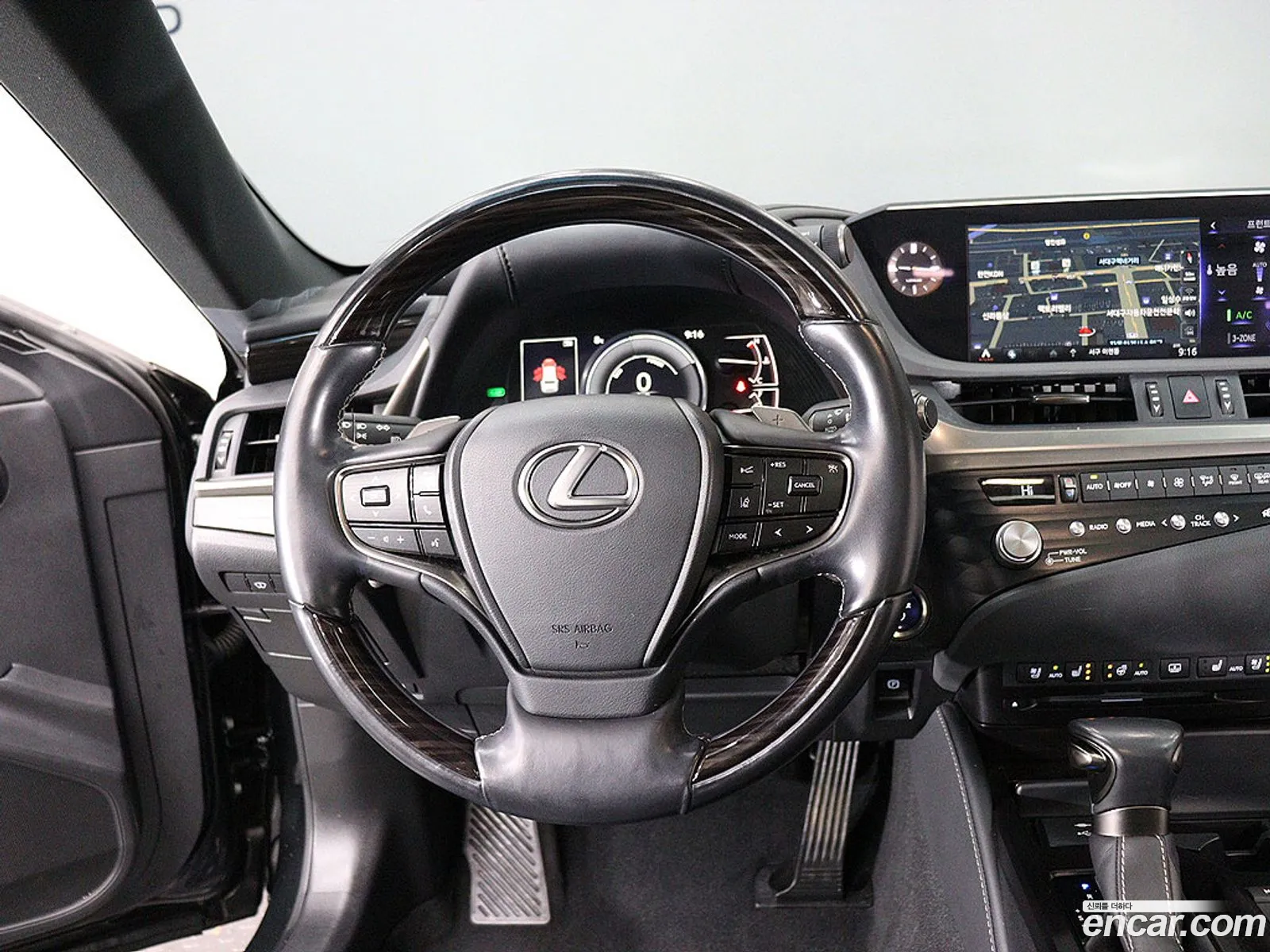 Lexus ES300h 7th Gen 2021 — 14
