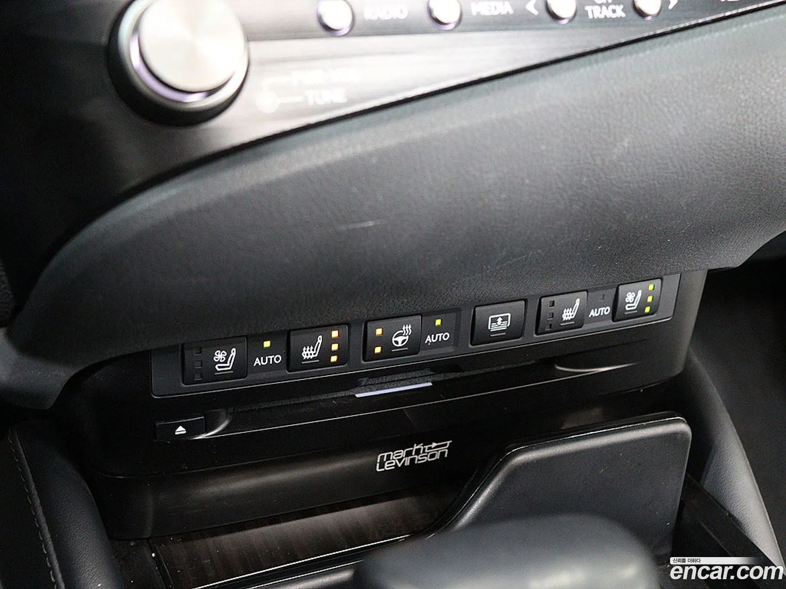 Lexus ES300h 7th Gen 2021 — 19