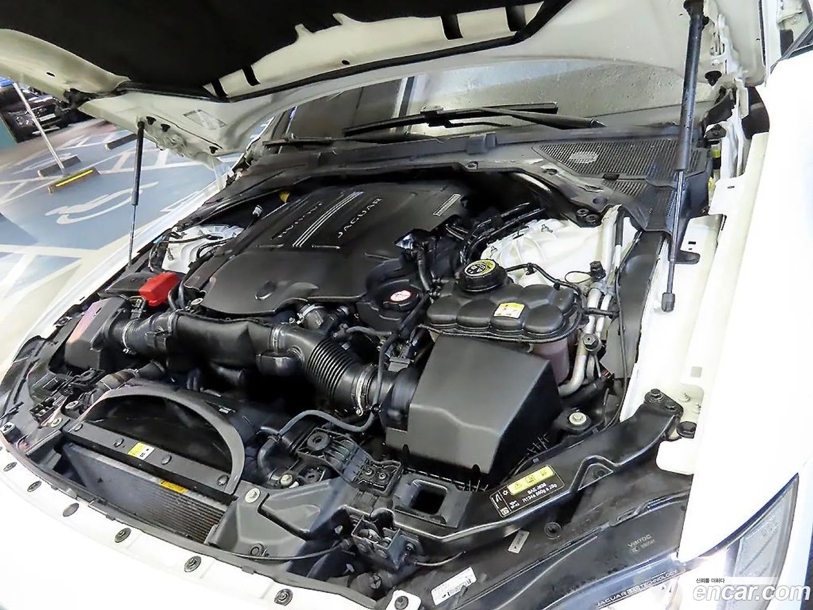 Jaguar XF 2016 — 12