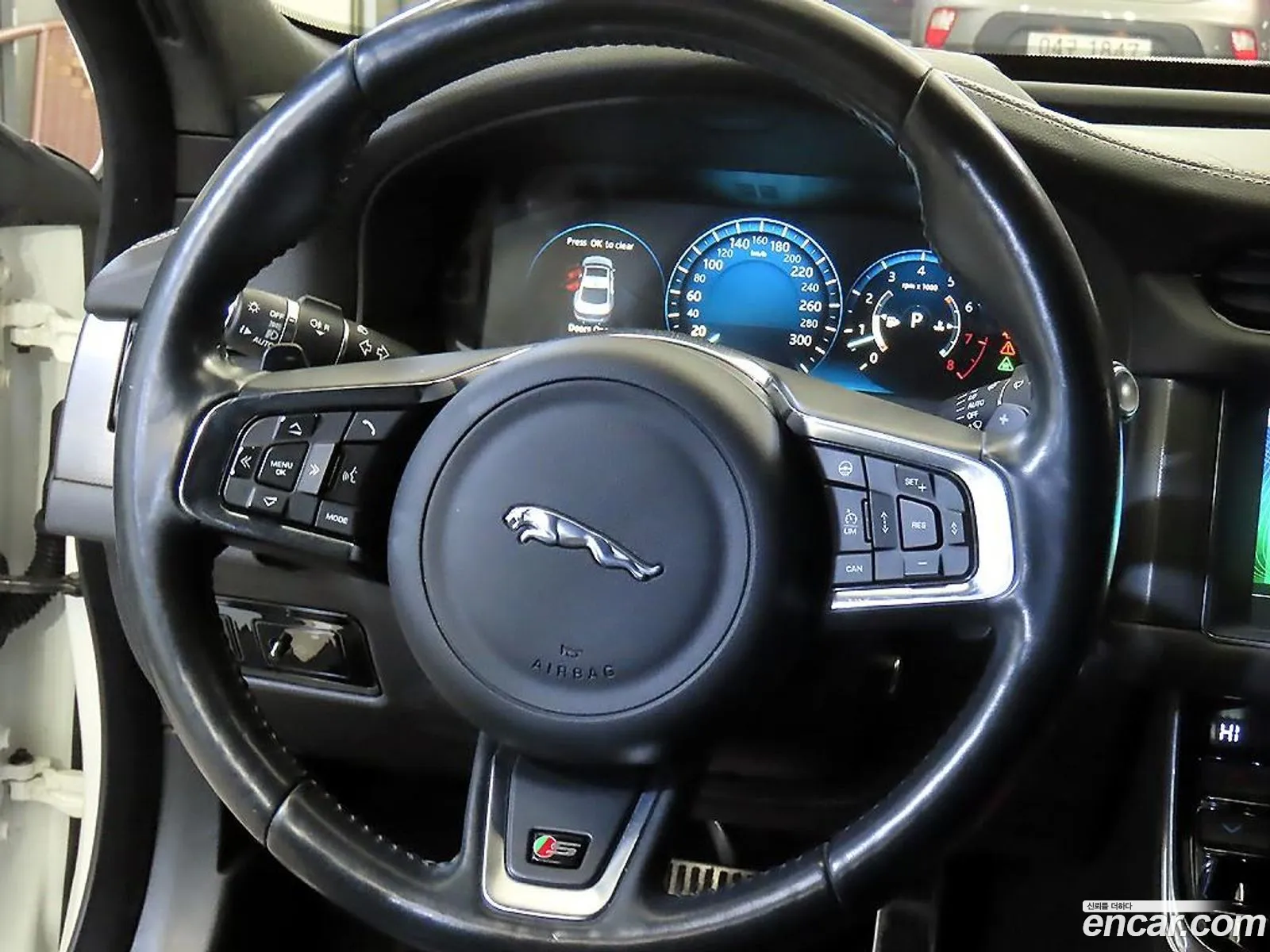 Jaguar XF 2016 — 10