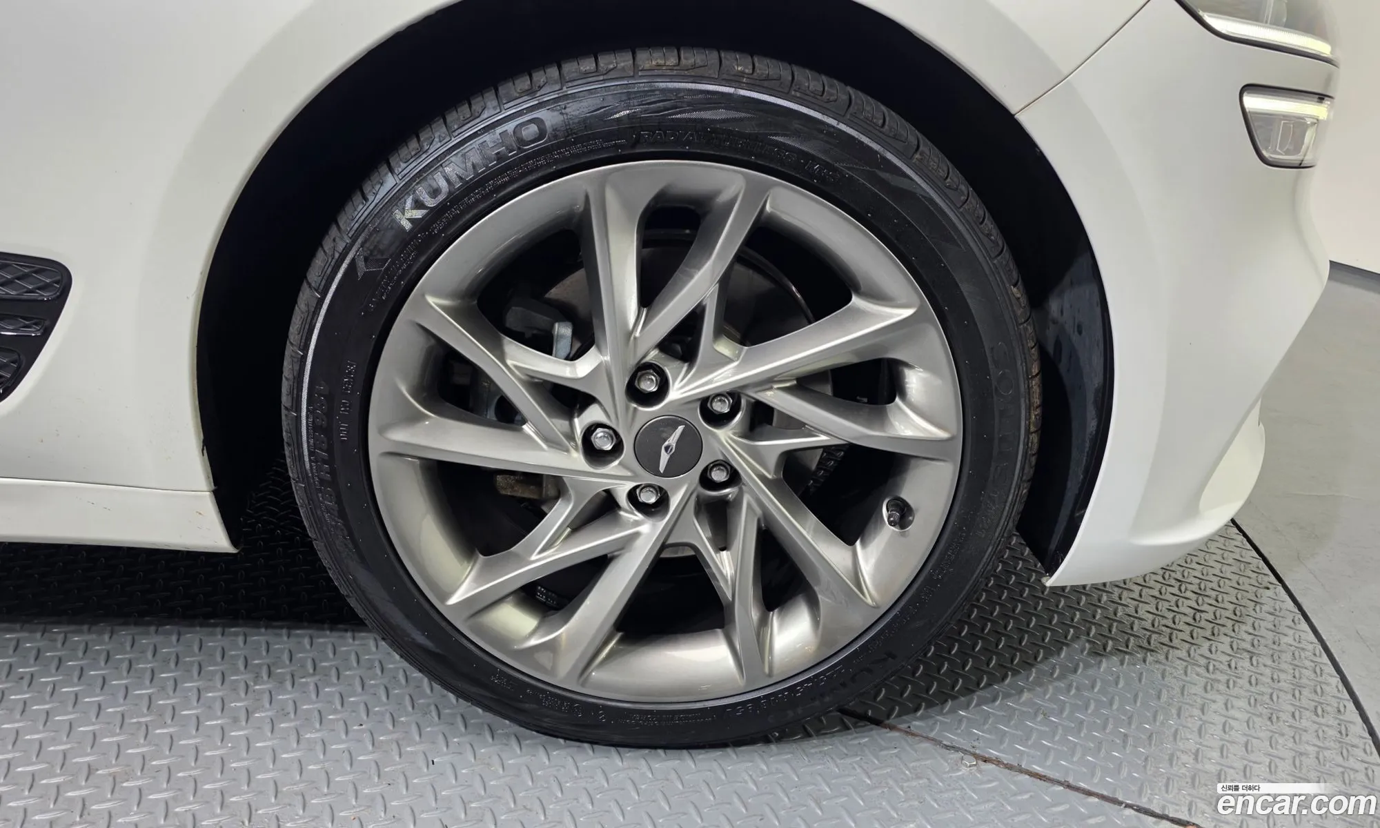 Genesis G70 2020 — 10