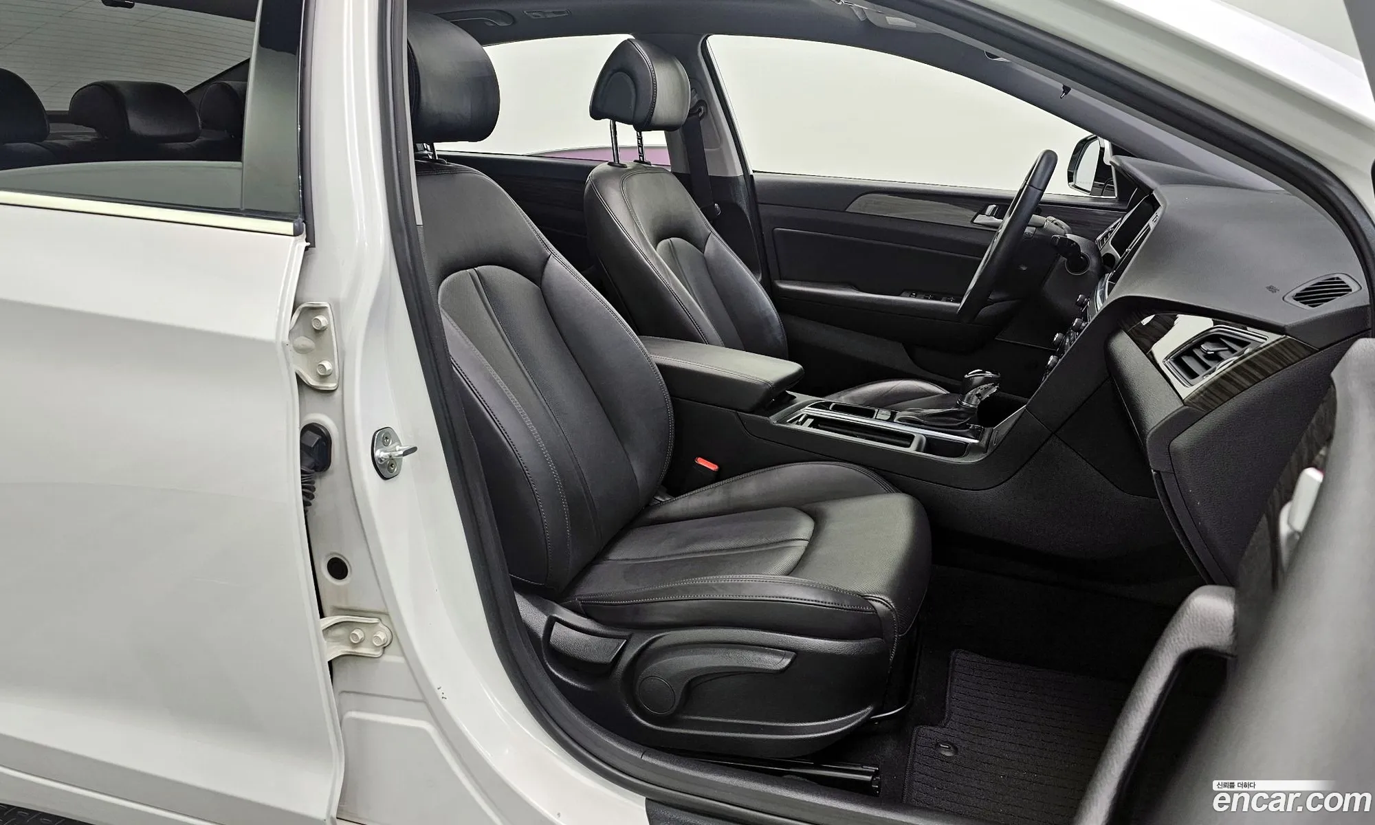 Hyundai LF Sonata 2014 — 13