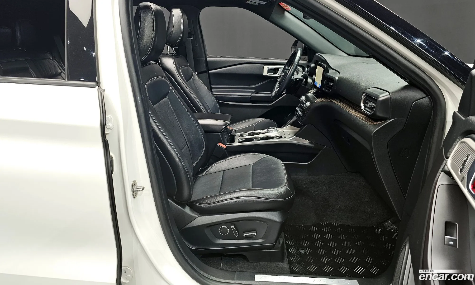 Ford Explorer 6th Gen 2019 1FMSK8FH6LGA74366 — 4