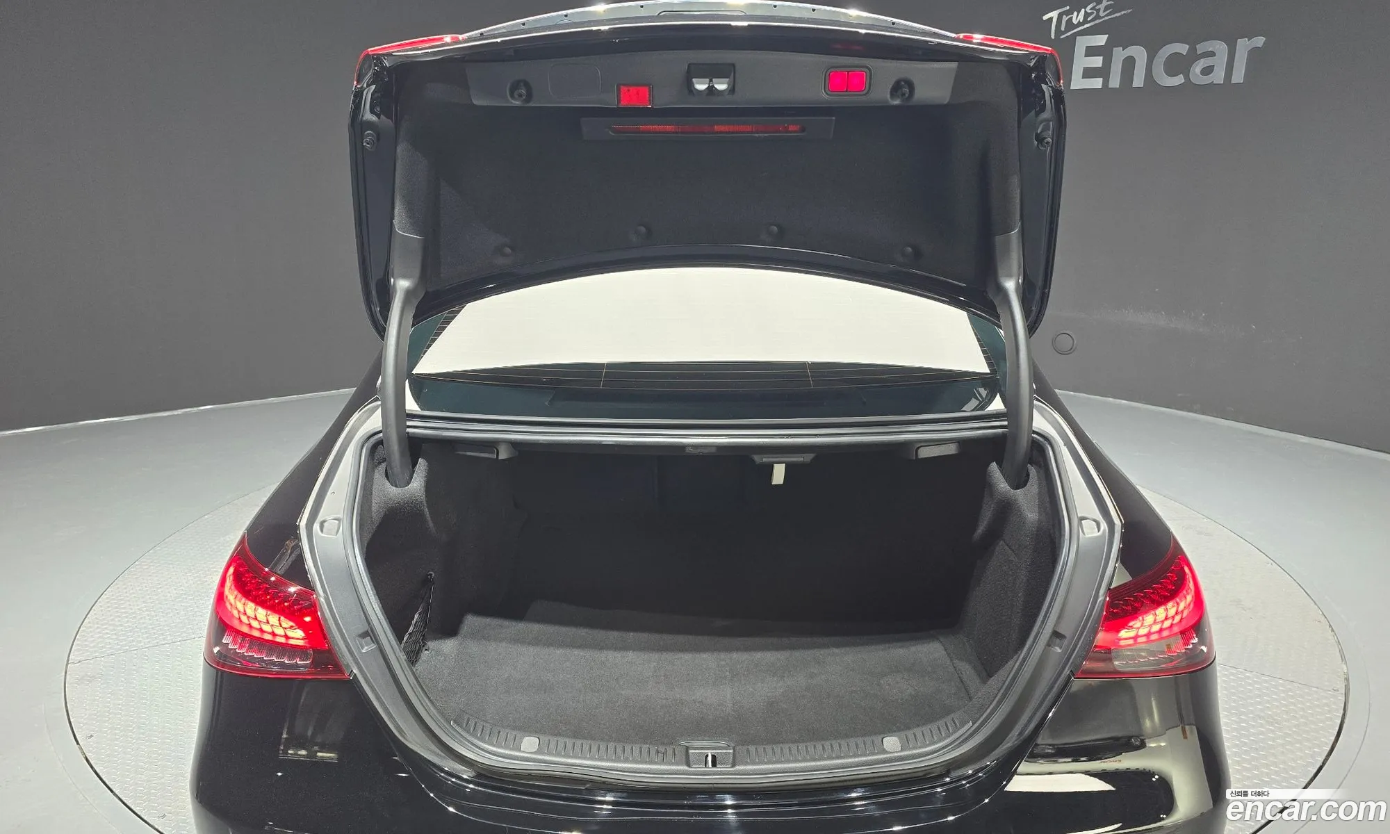 Mercedes-Benz E-Class W213 2022 — 13