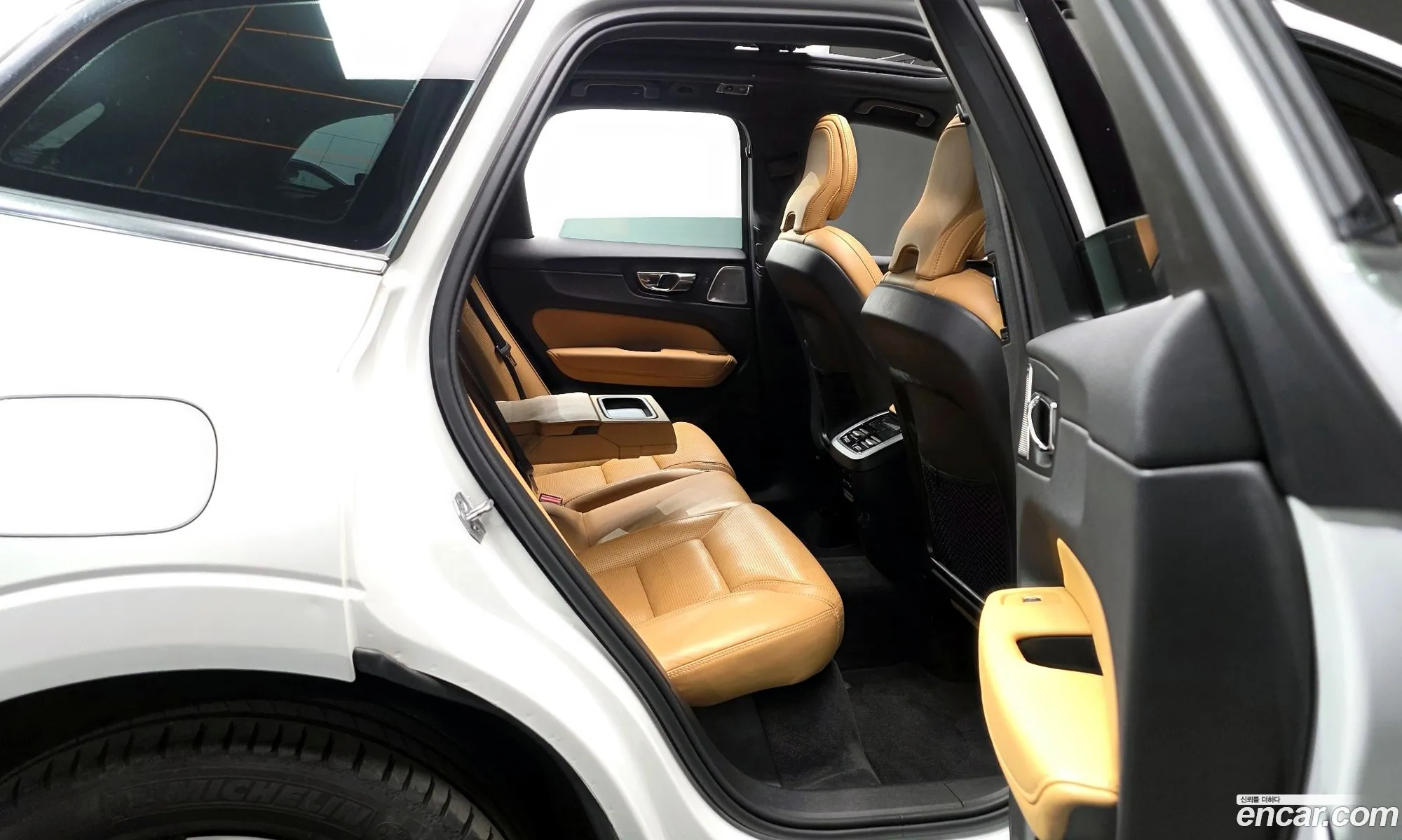 Volvo XC60 2020 YV1UZA22CL1584465 — 2