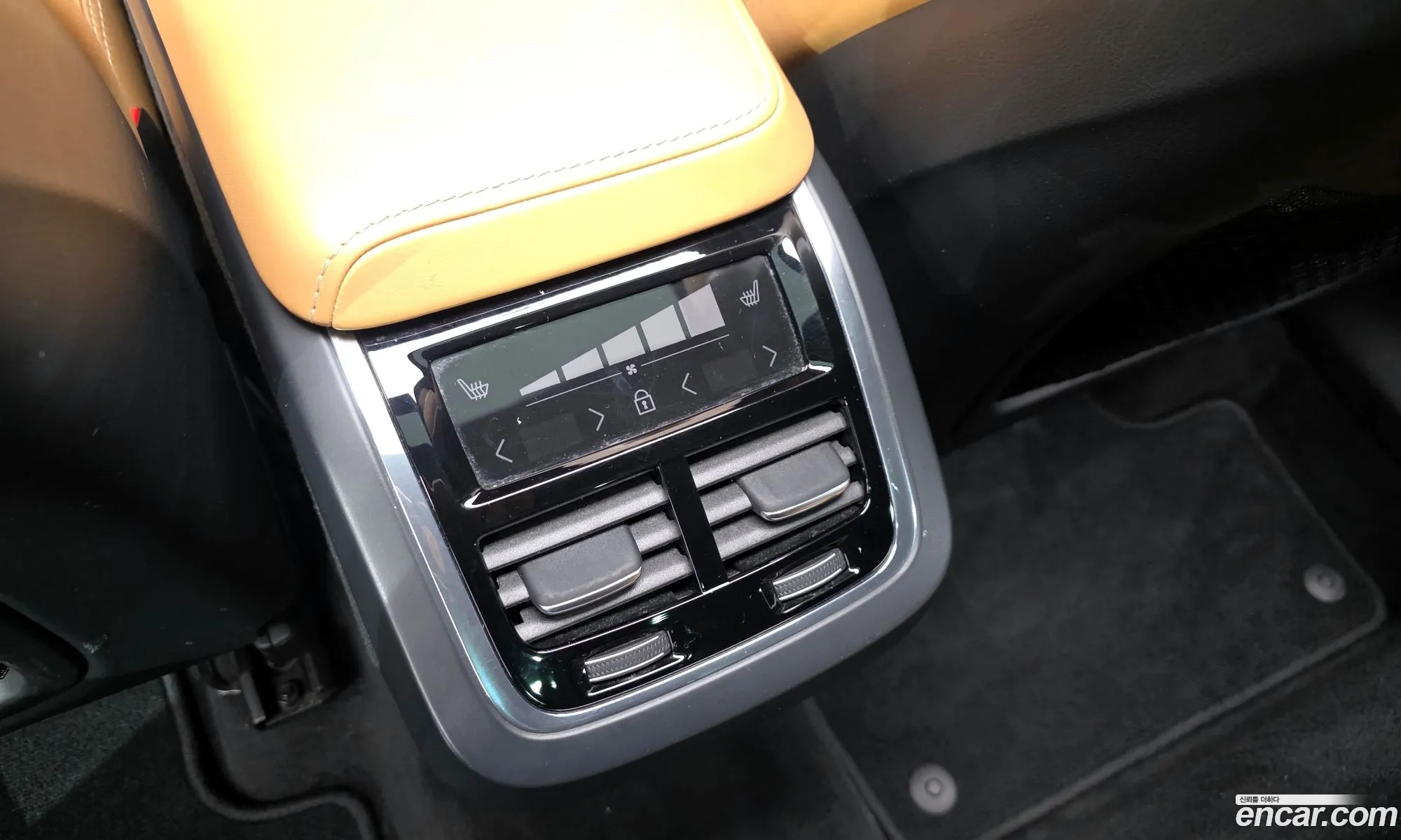Volvo XC60 2020 YV1UZA22CL1584465 — 3